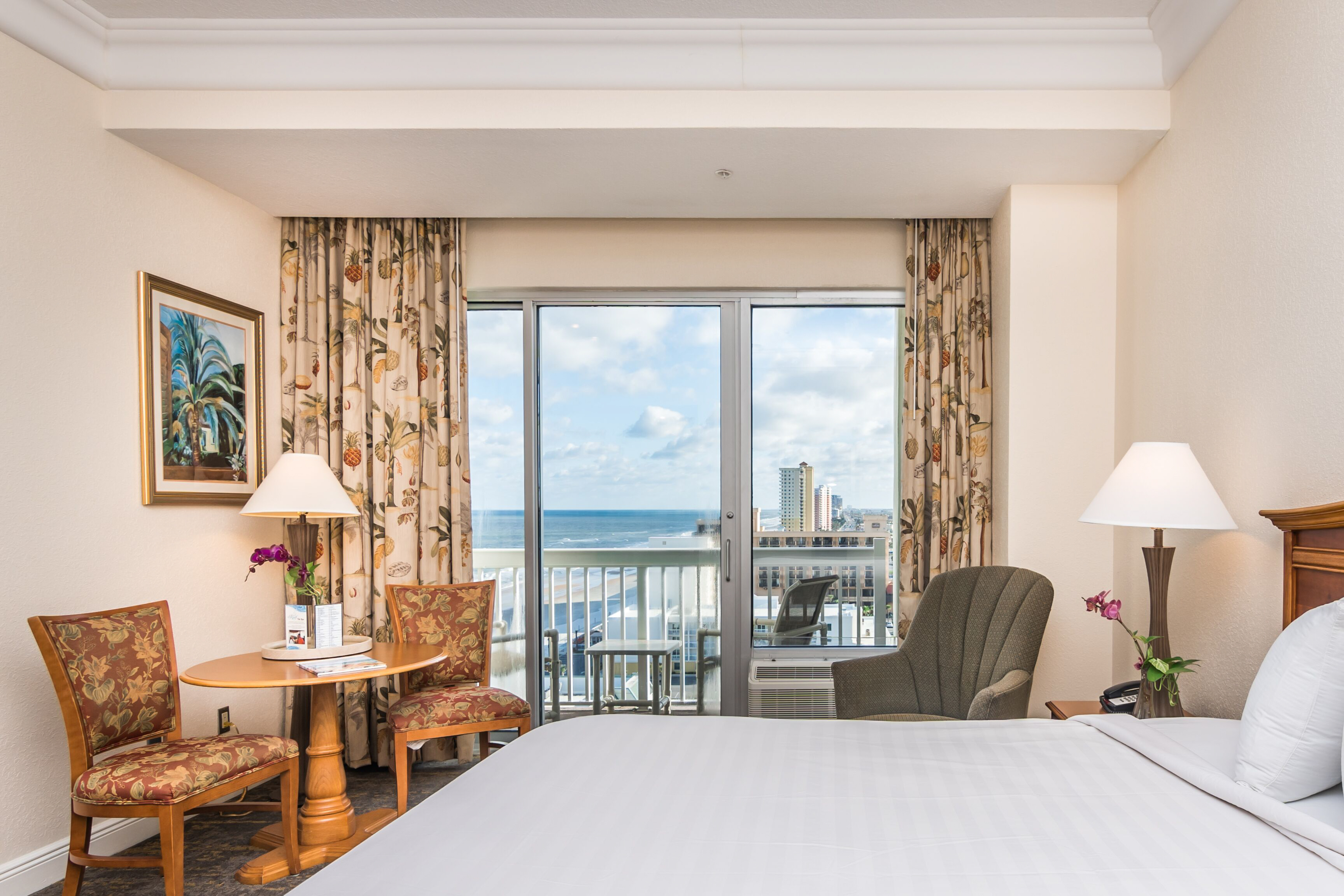 Top-Floor Oceanfront Studio w/ Balcony, Pool, Sauna & Walkable Fun