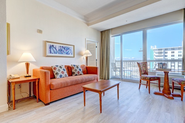 Oceanfront Condo w/ Balcony • Pools, Sauna & Walk to Attractions
