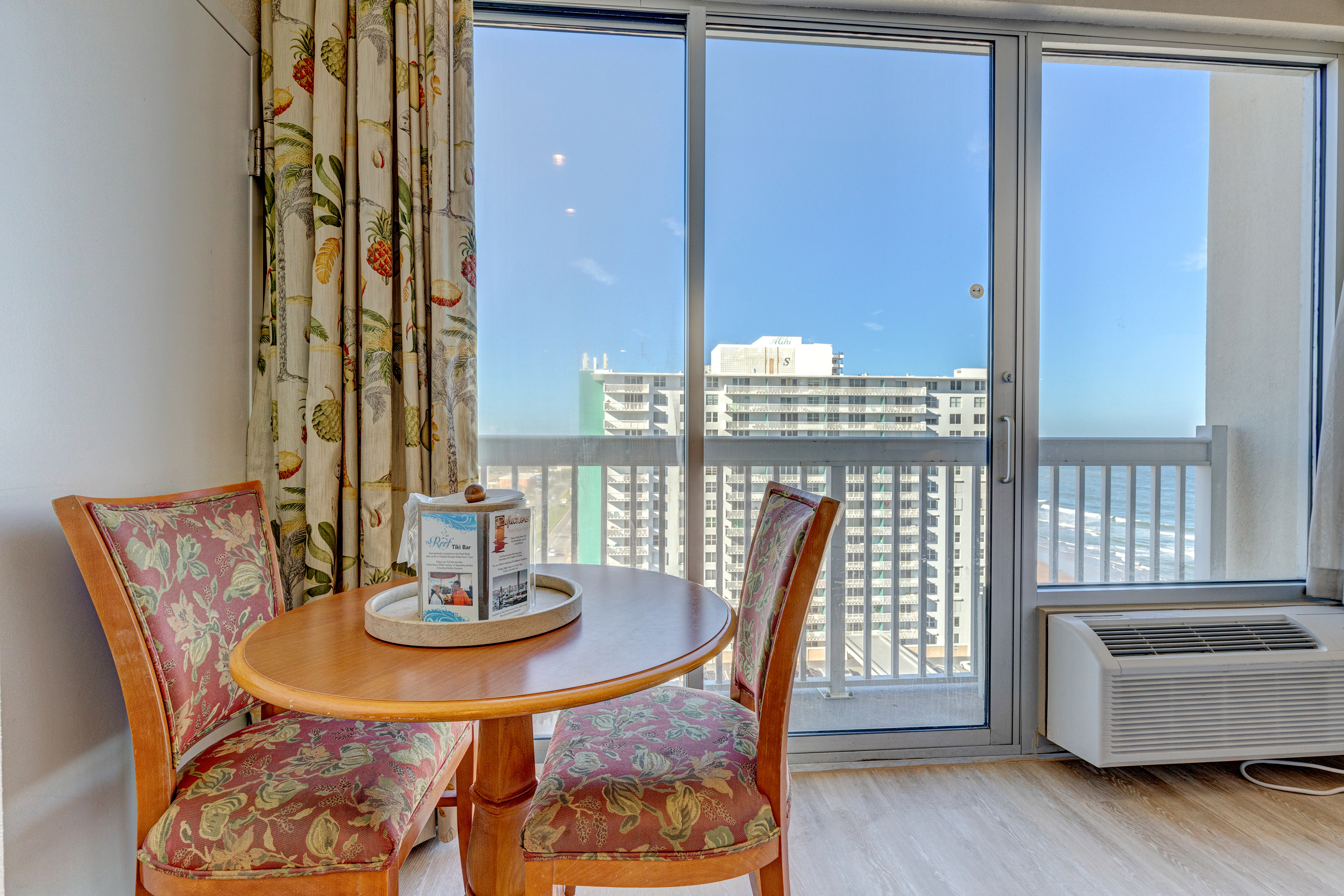 Oceanfront Studio w/ Balcony, Pool & Walkable to Daytona Fun