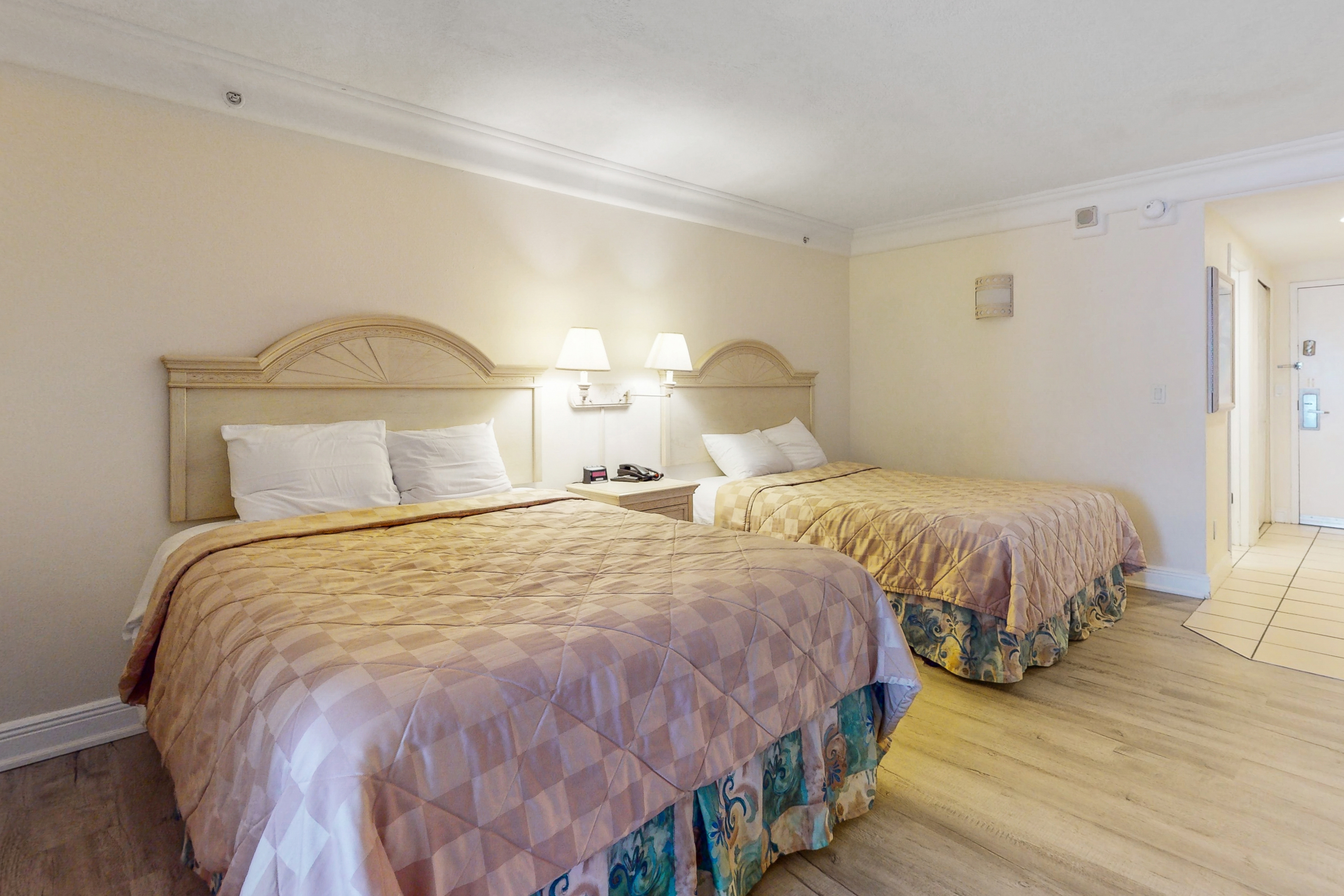 Oceanfront Studio with Balcony, Resort Pools & Walkable Fun