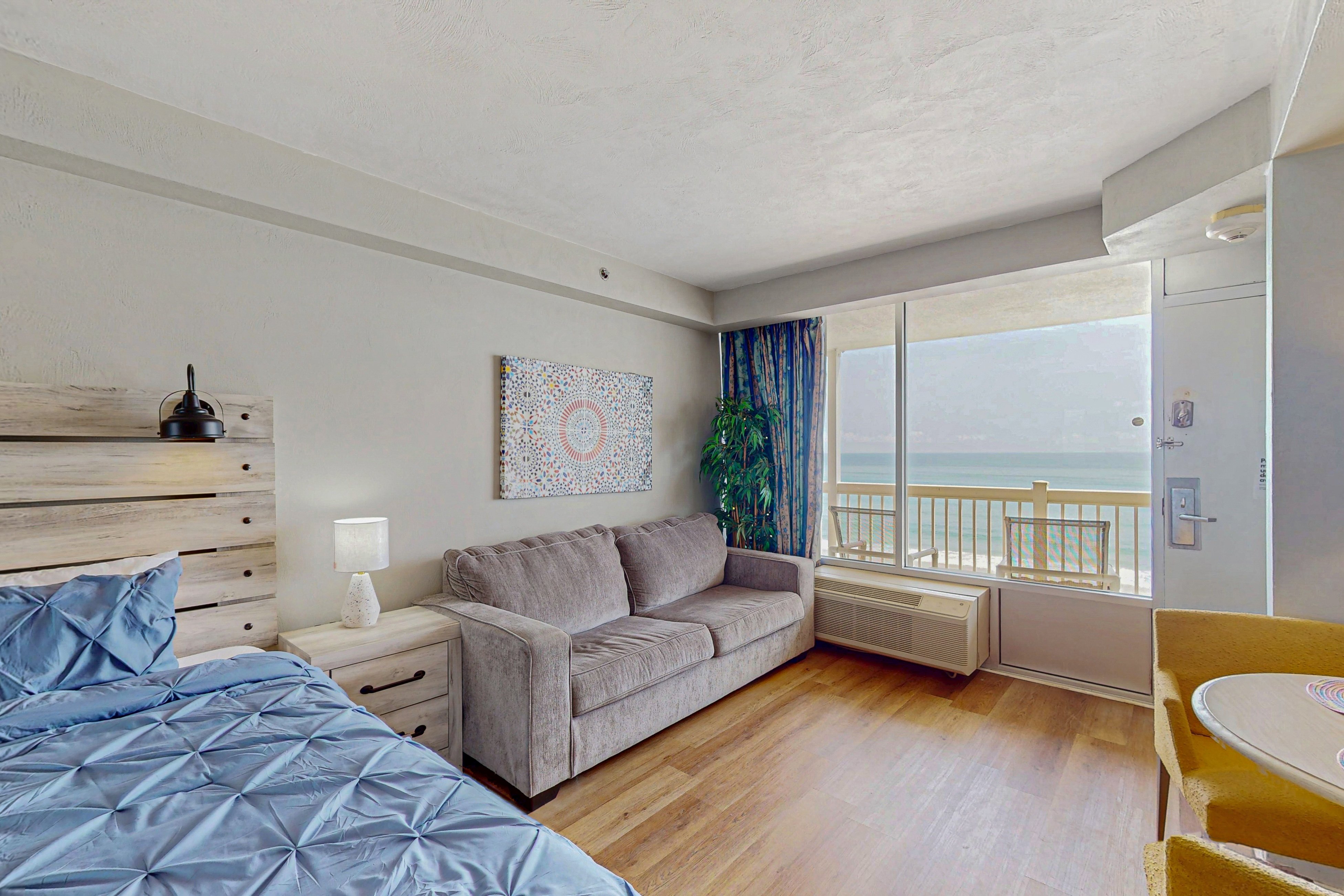 Oceanfront Studio with Balcony Views & Walkable to Daytona Attractions