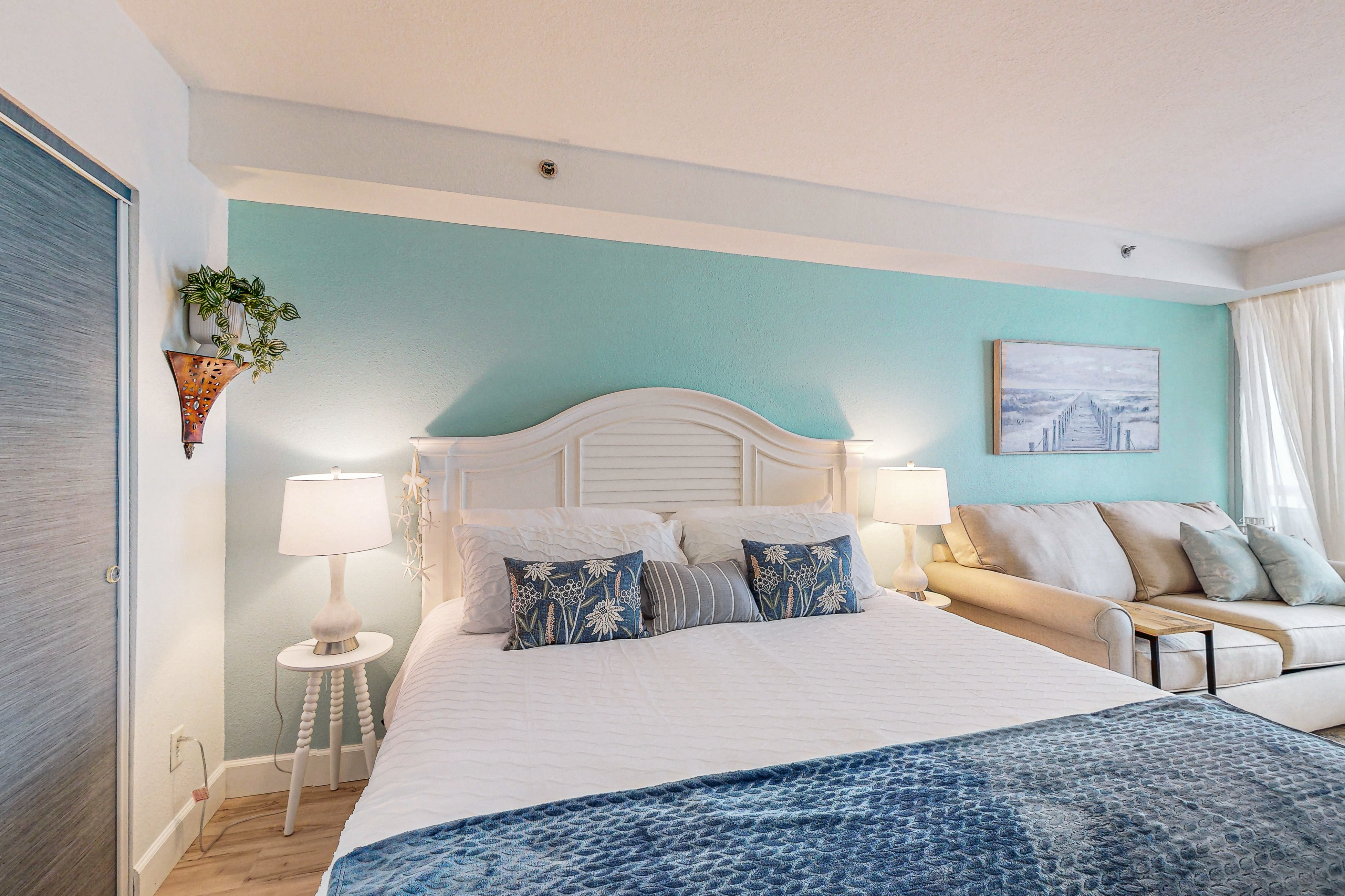 Beachfront Studio | Sunrise Balcony + Pools | Walk to Shops & Dining