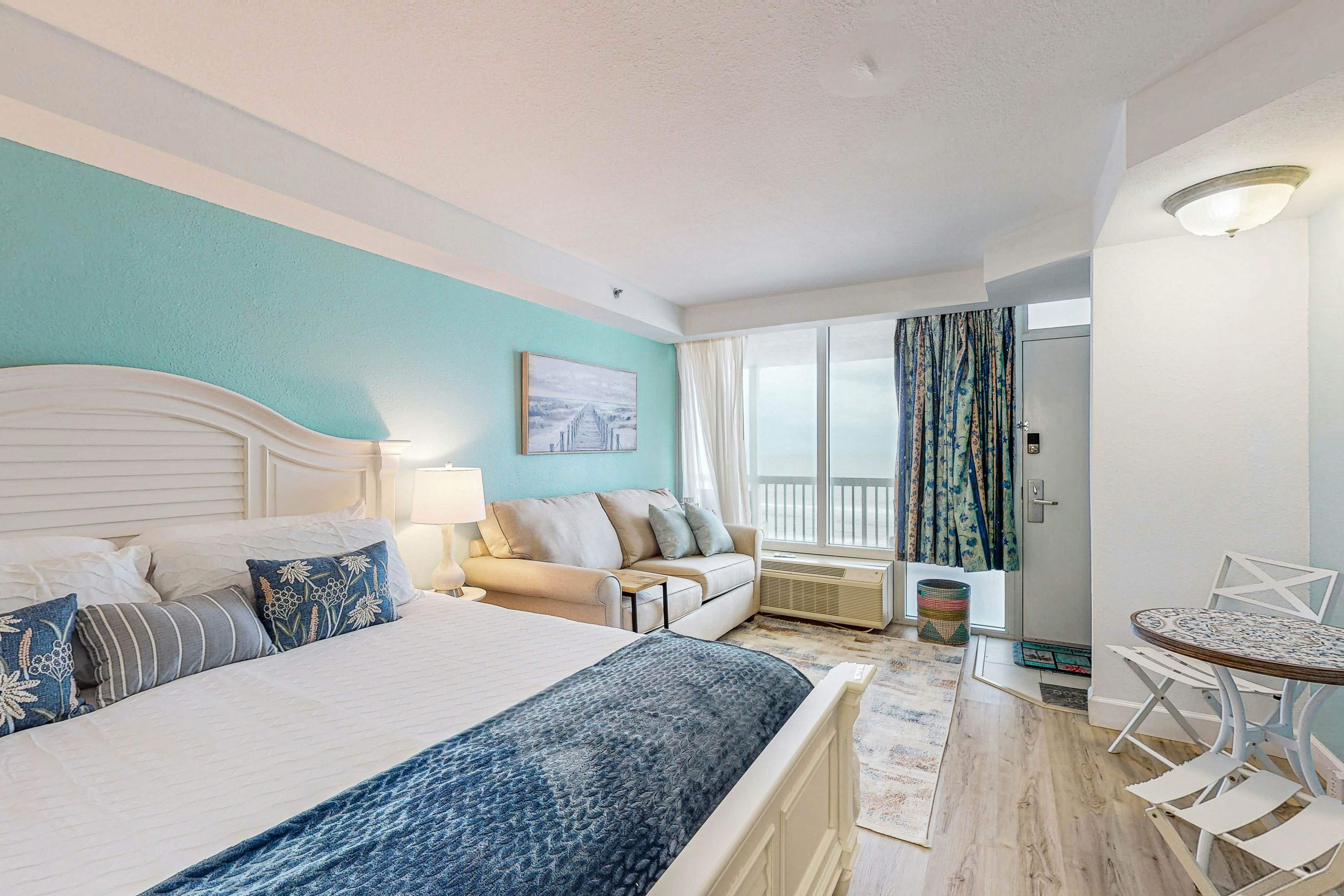 Daytona Beach Resort 426 - You and Me By The Sea