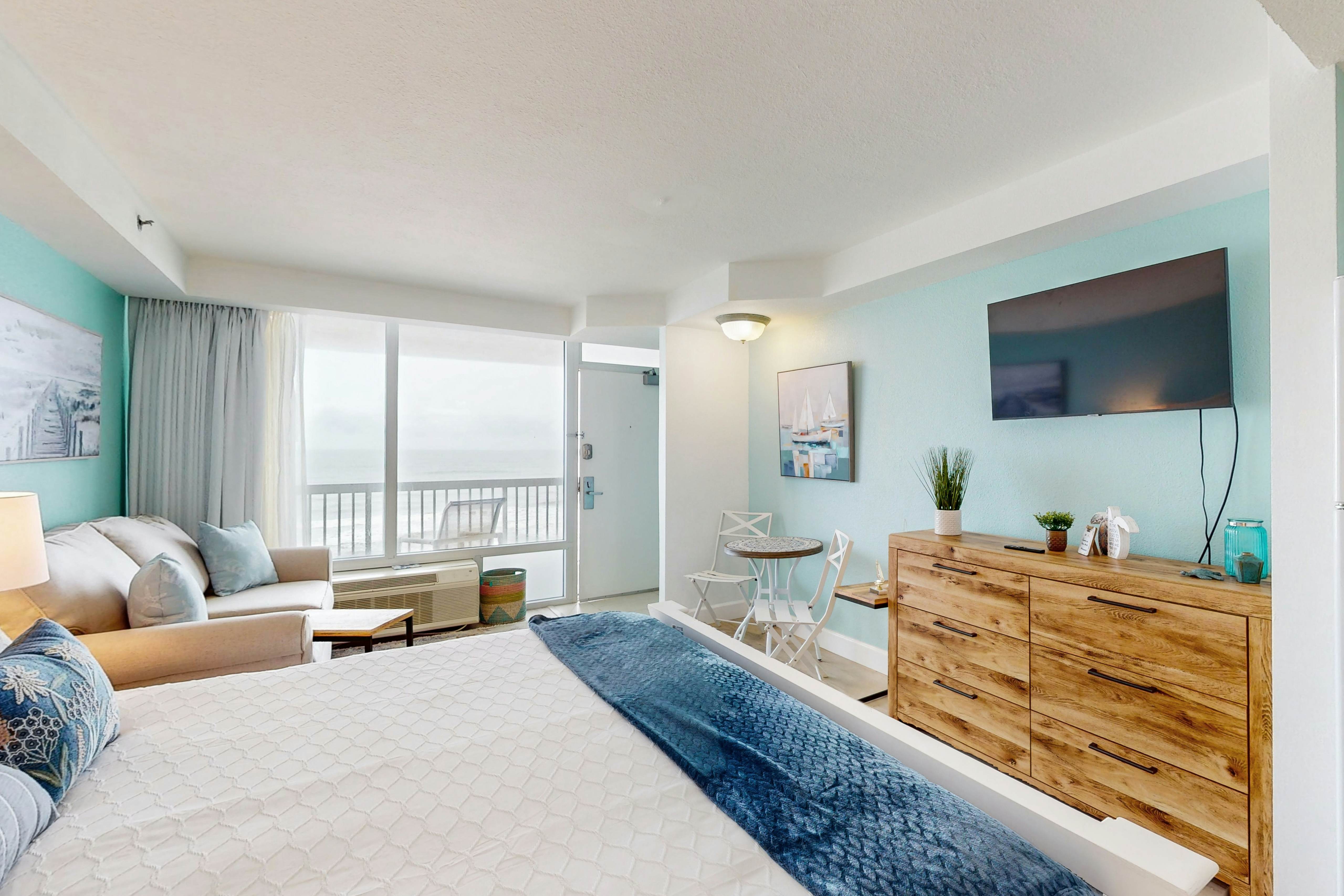 Daytona Beach Resort 426 - You and Me By The Sea