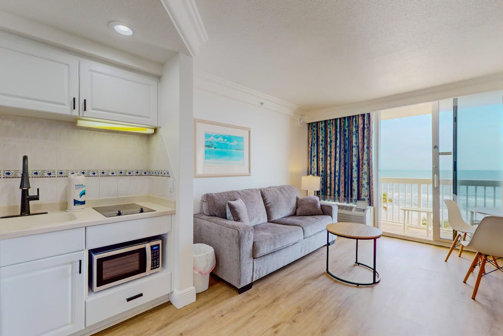 Beachfront Studio w/ Balcony, Resort Pool & Walkable Location