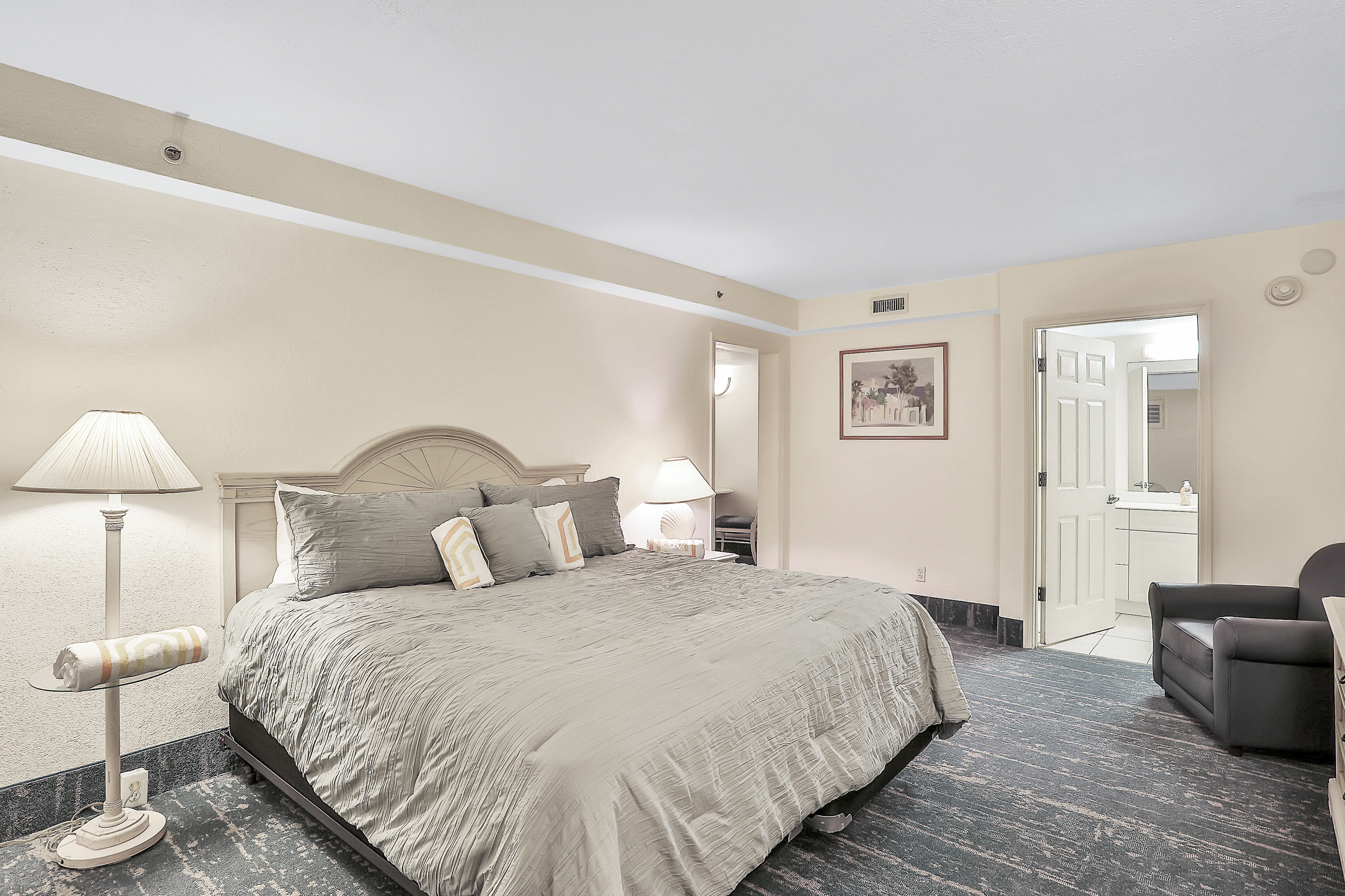 5th-Floor Oceanfront Retreat w/ Balcony & Resort Perks