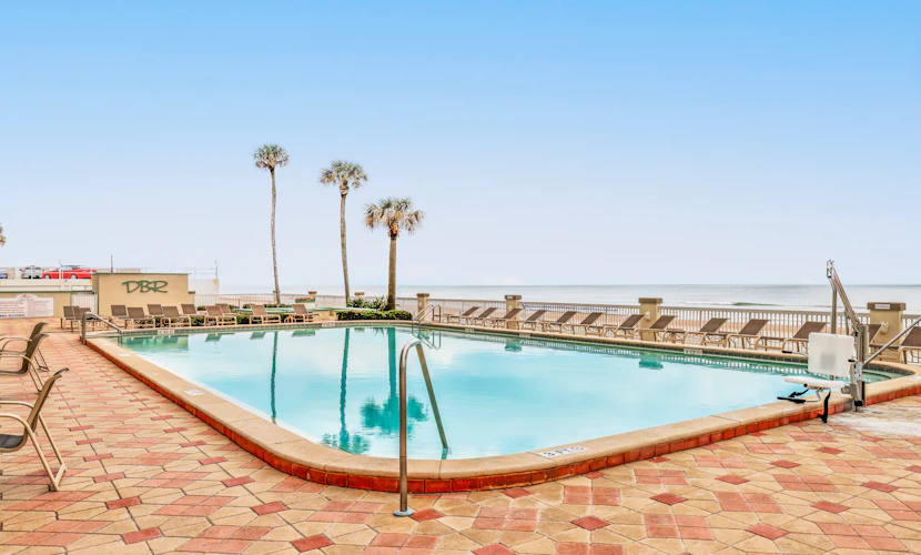 Beachfront Studio Retreat | King Bed, Pool, Gym & Prime Location