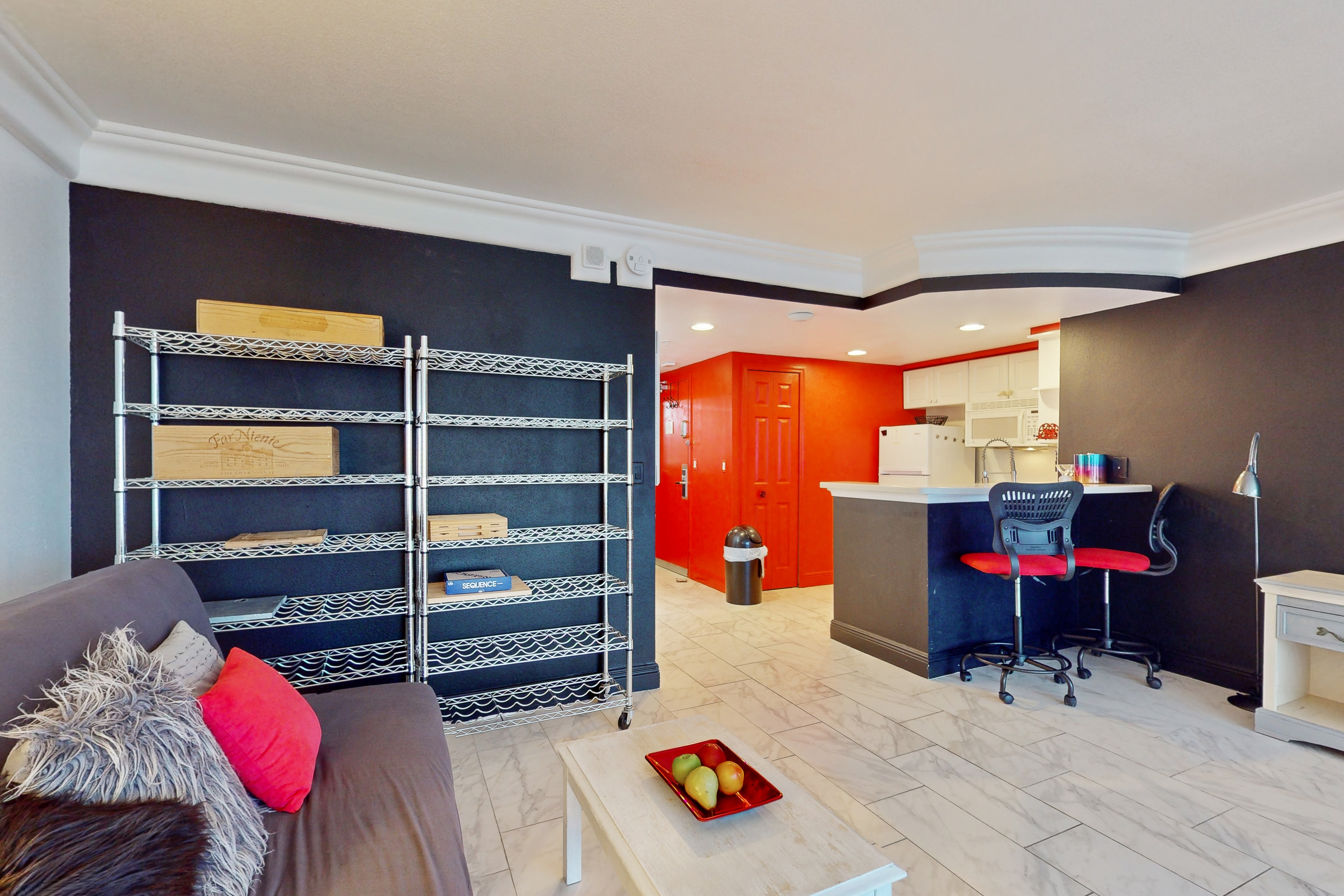 Oceanfront Studio w/ Pool, Hot Tub & Walkable Dining in Daytona