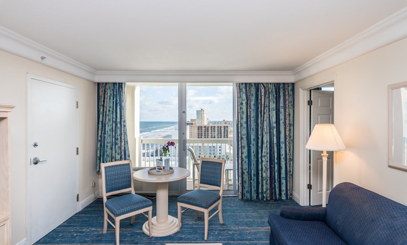 Beachfront Studio w/ Balcony, Resort Pools & Walkable Dining