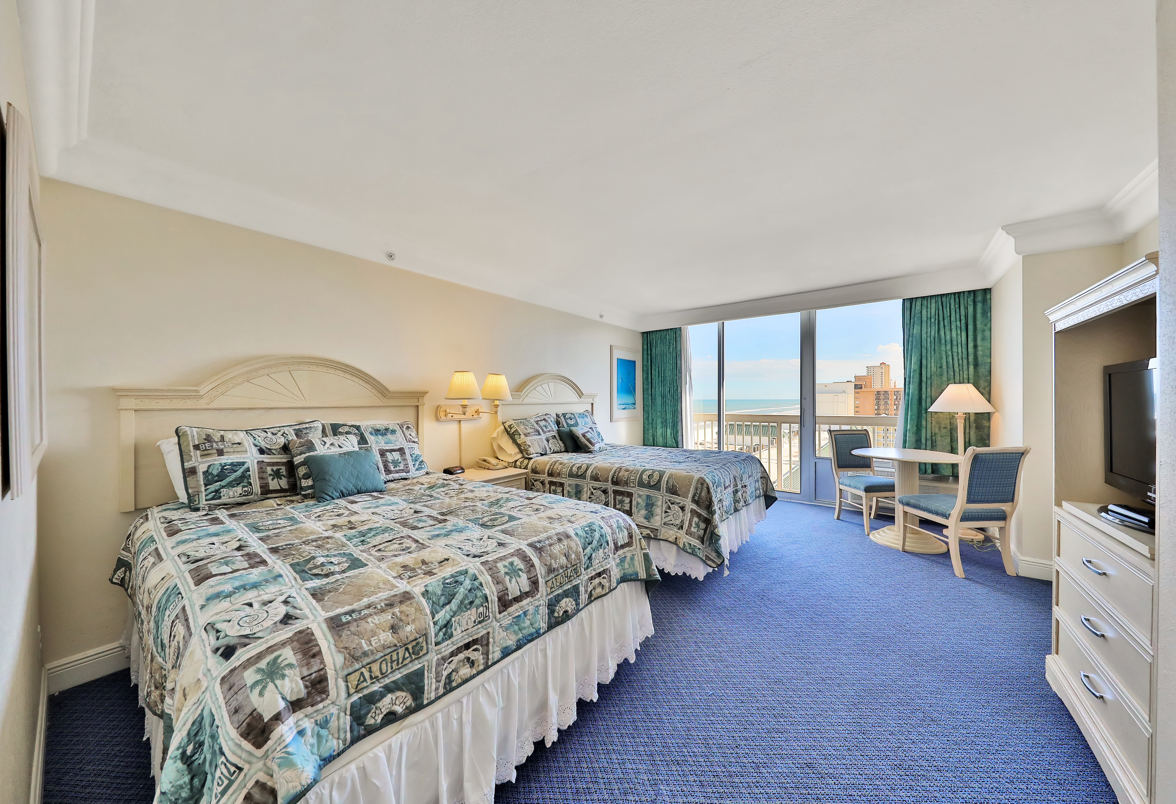 Oceanfront Studio w/ Pools, Hot Tub & Walkable Daytona Attractions