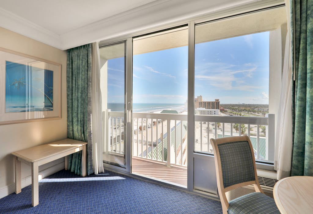 Oceanfront Studio w/ Pools, Hot Tub & Walkable Daytona Attractions