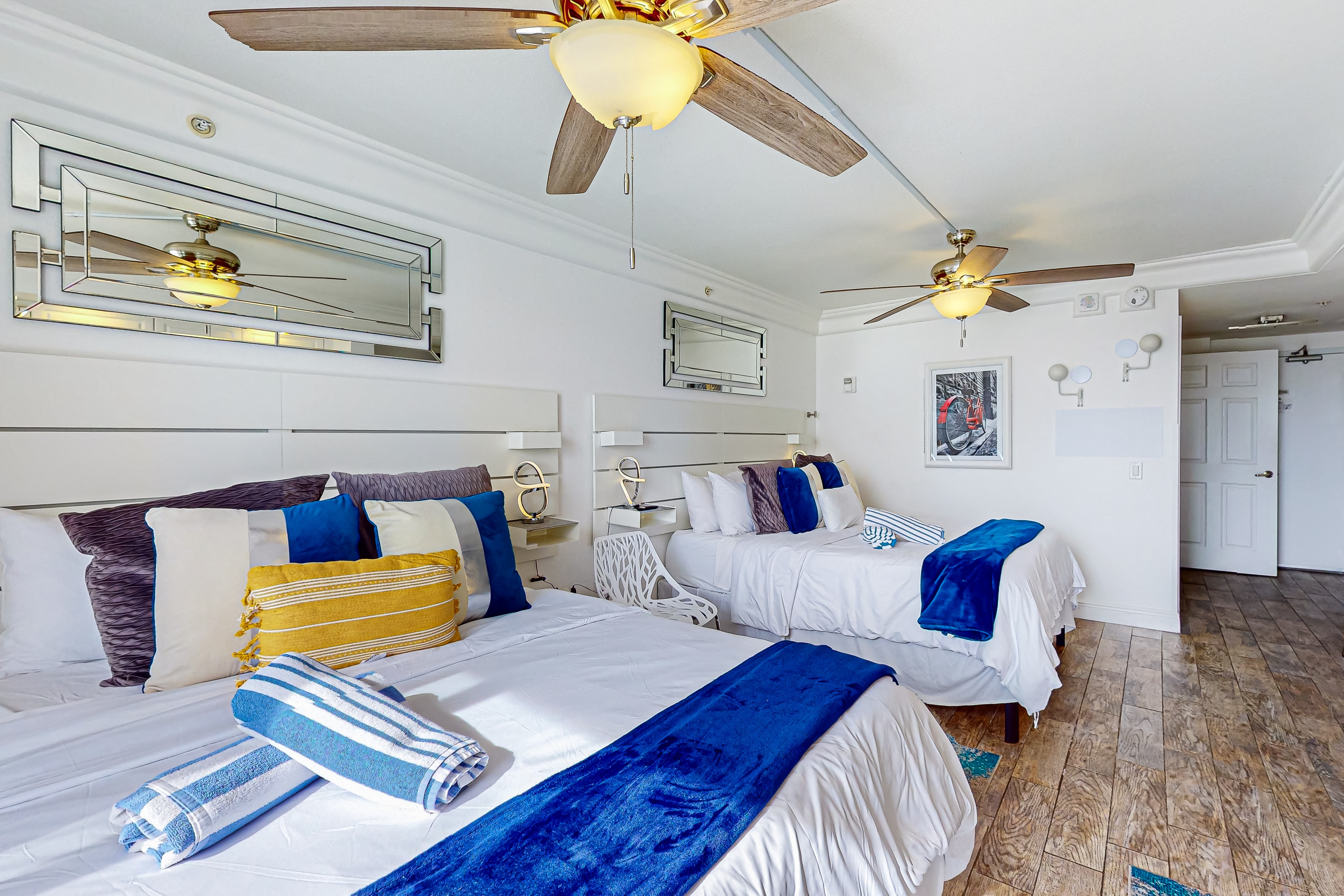 Chic Oceanfront Studio with Balcony, Pool & Direct Beach Access