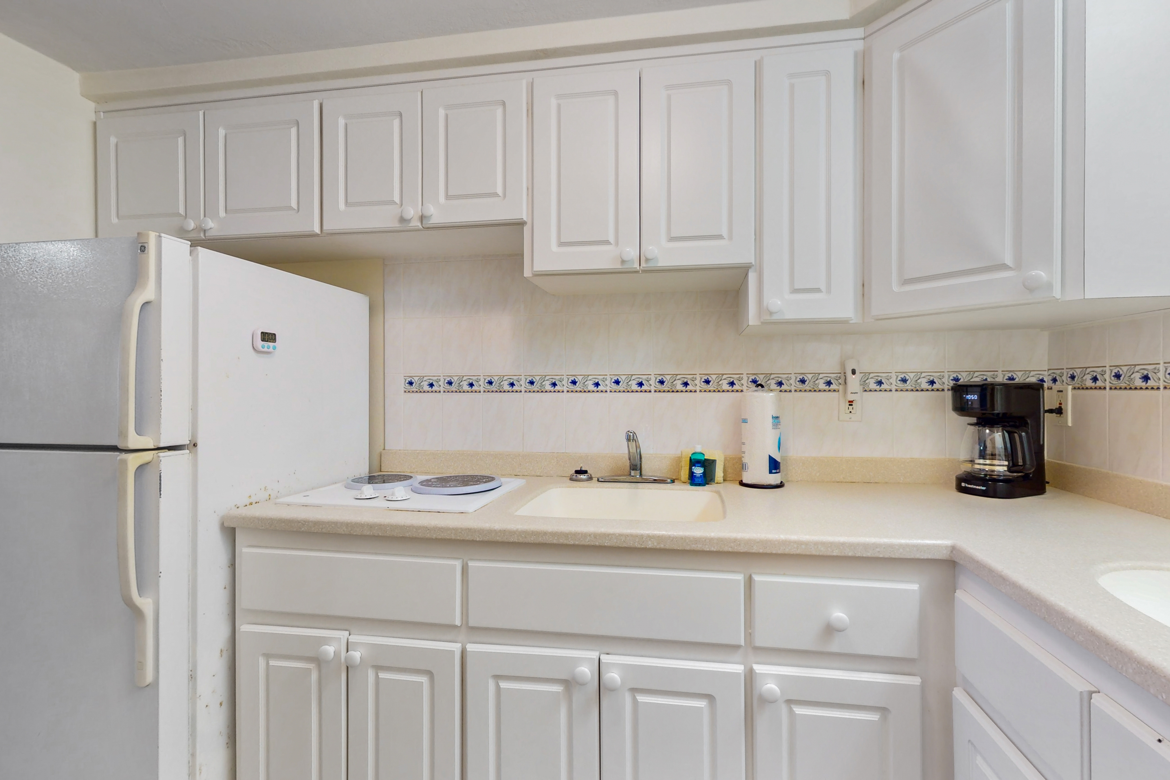 Relaxing Oceanfront Studio w/ Pools, Walk to Dining & Daytona Boardwalk