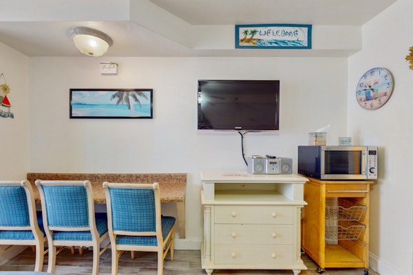 Relaxing Oceanfront Studio w/ Pools, Walk to Dining & Daytona Boardwalk