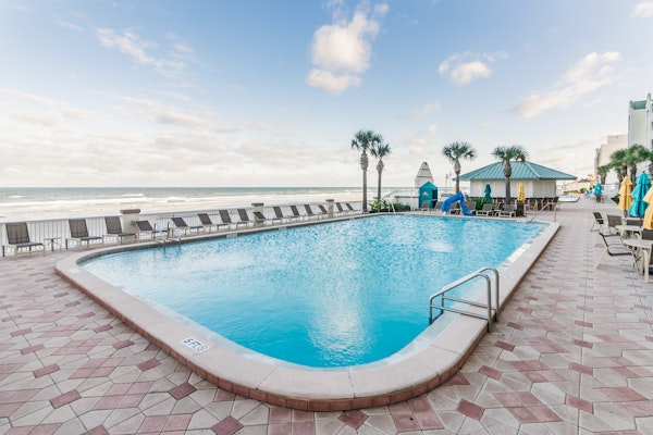 Resort-style oceanfront studio w/ pools, gym, and walkable beach access
