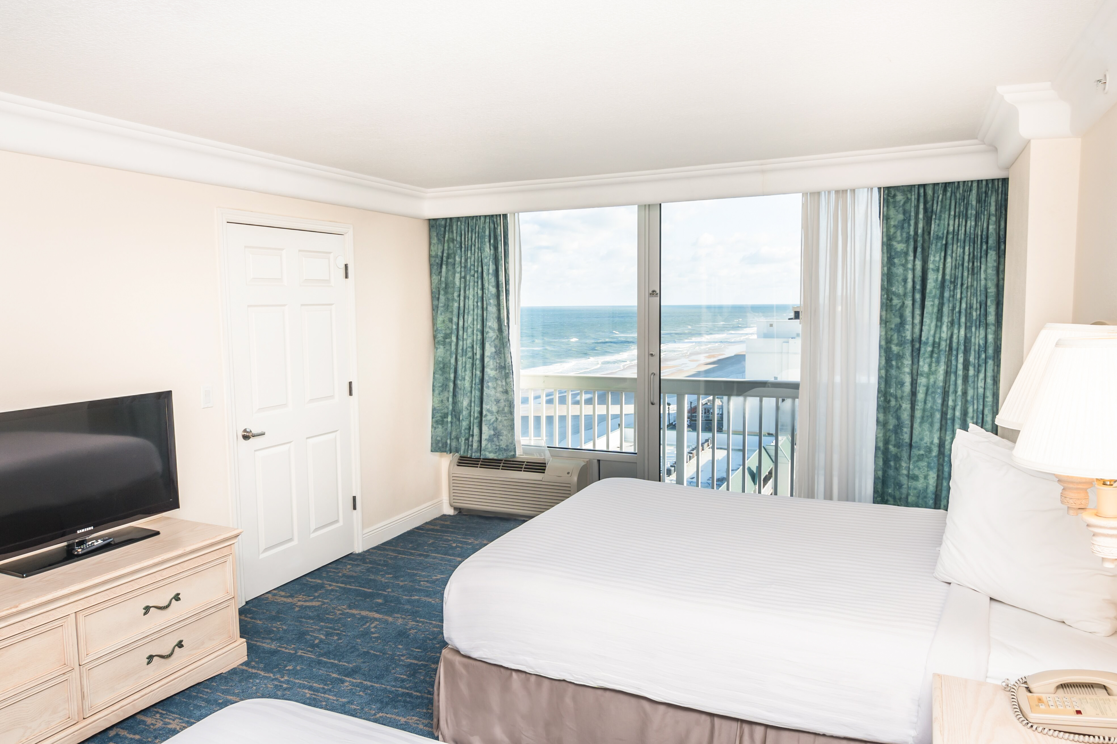 Stylish Oceanfront Studio | Pools, Views, Walk to Restaurants & Beach