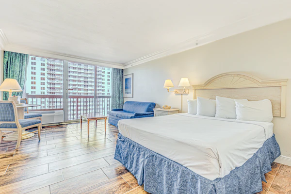Cozy Oceanfront Studio – Balcony, Kitchenette, Walk to Boardwalk