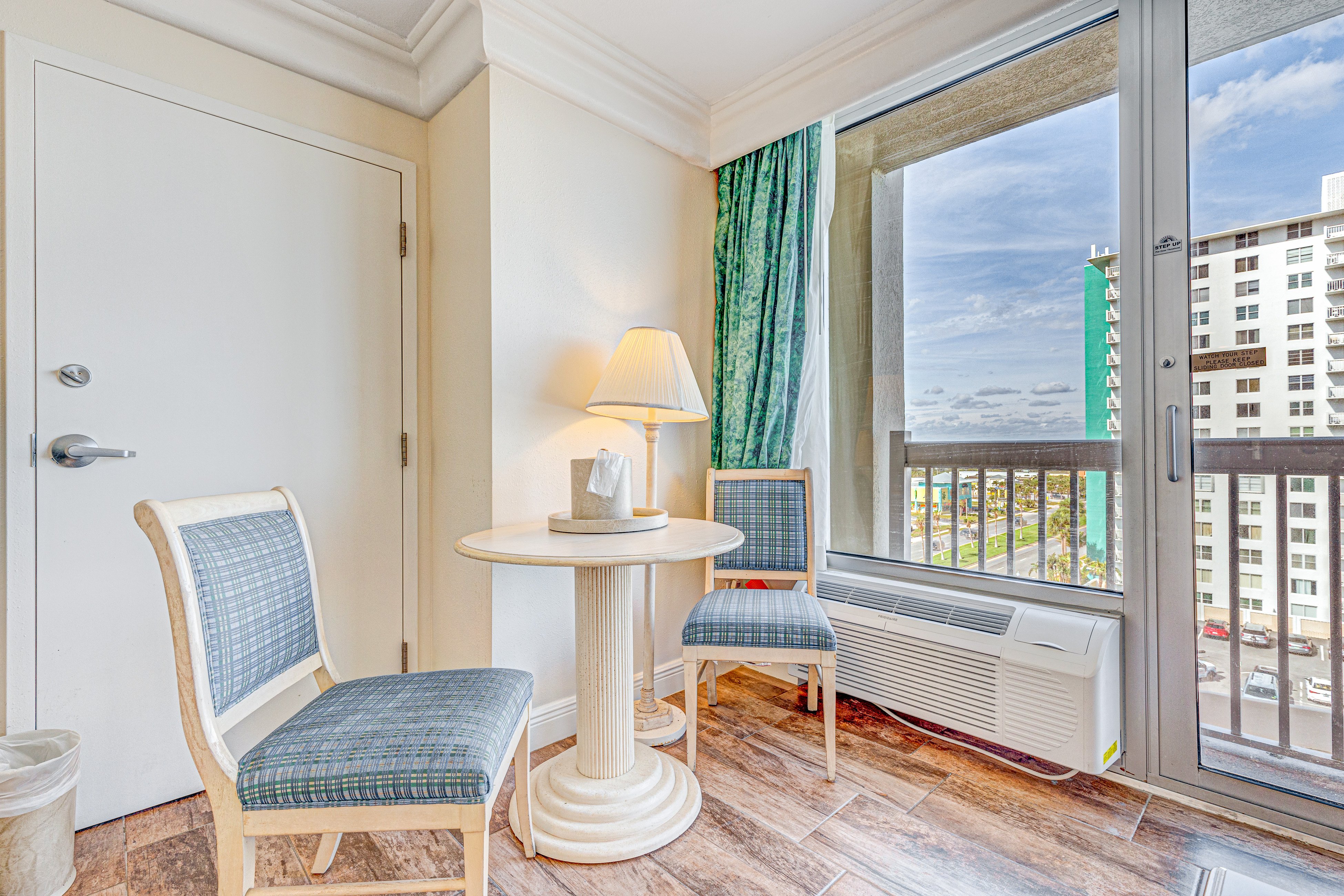 Cozy Oceanfront Studio – Balcony, Kitchenette, Walk to Boardwalk