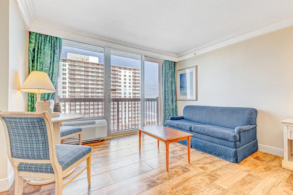 Cozy Oceanfront Studio – Balcony, Kitchenette, Walk to Boardwalk