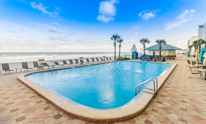 Cozy Oceanfront Studio – Balcony, Kitchenette, Walk to Boardwalk