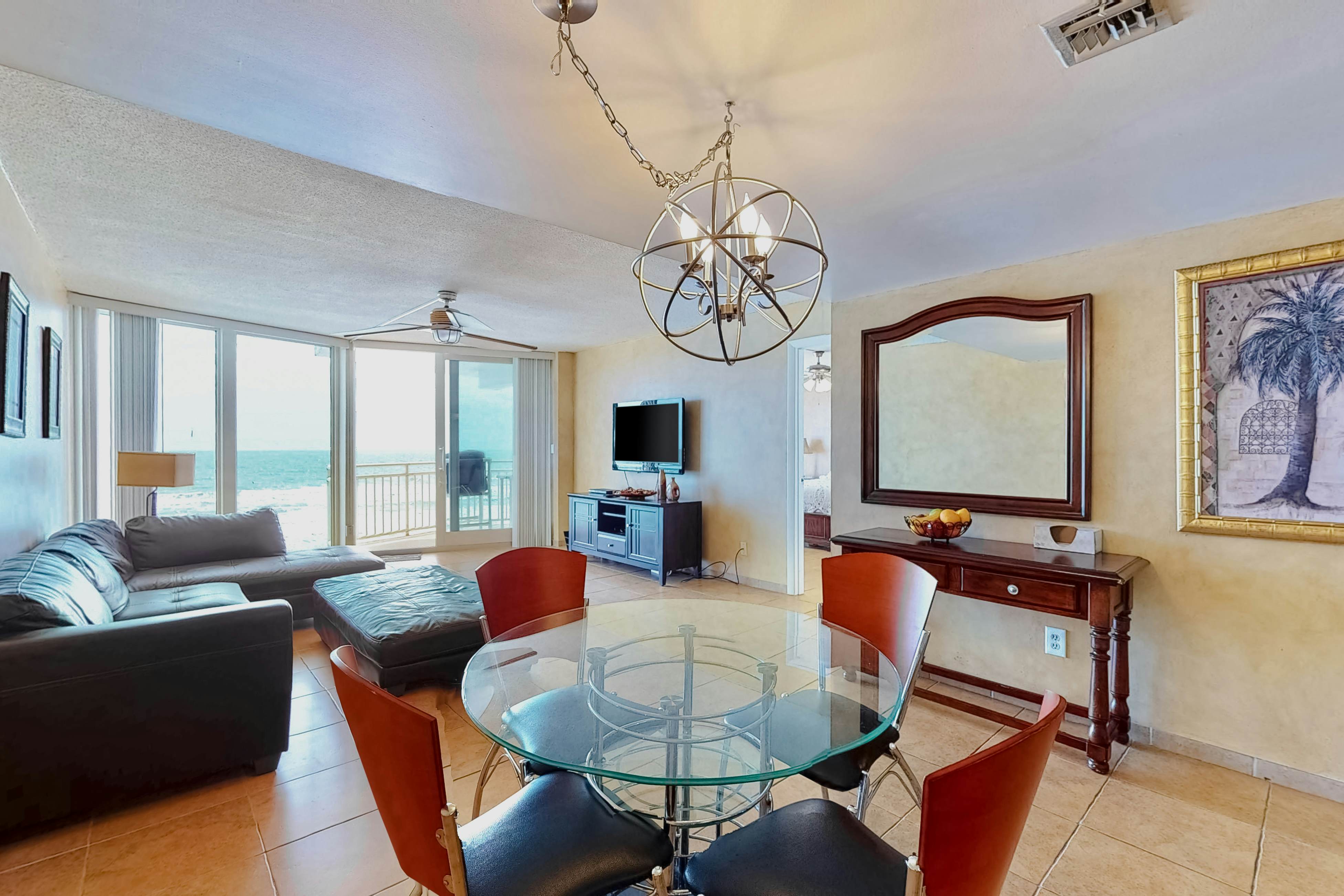 White Surf 606 - Paradise Cove