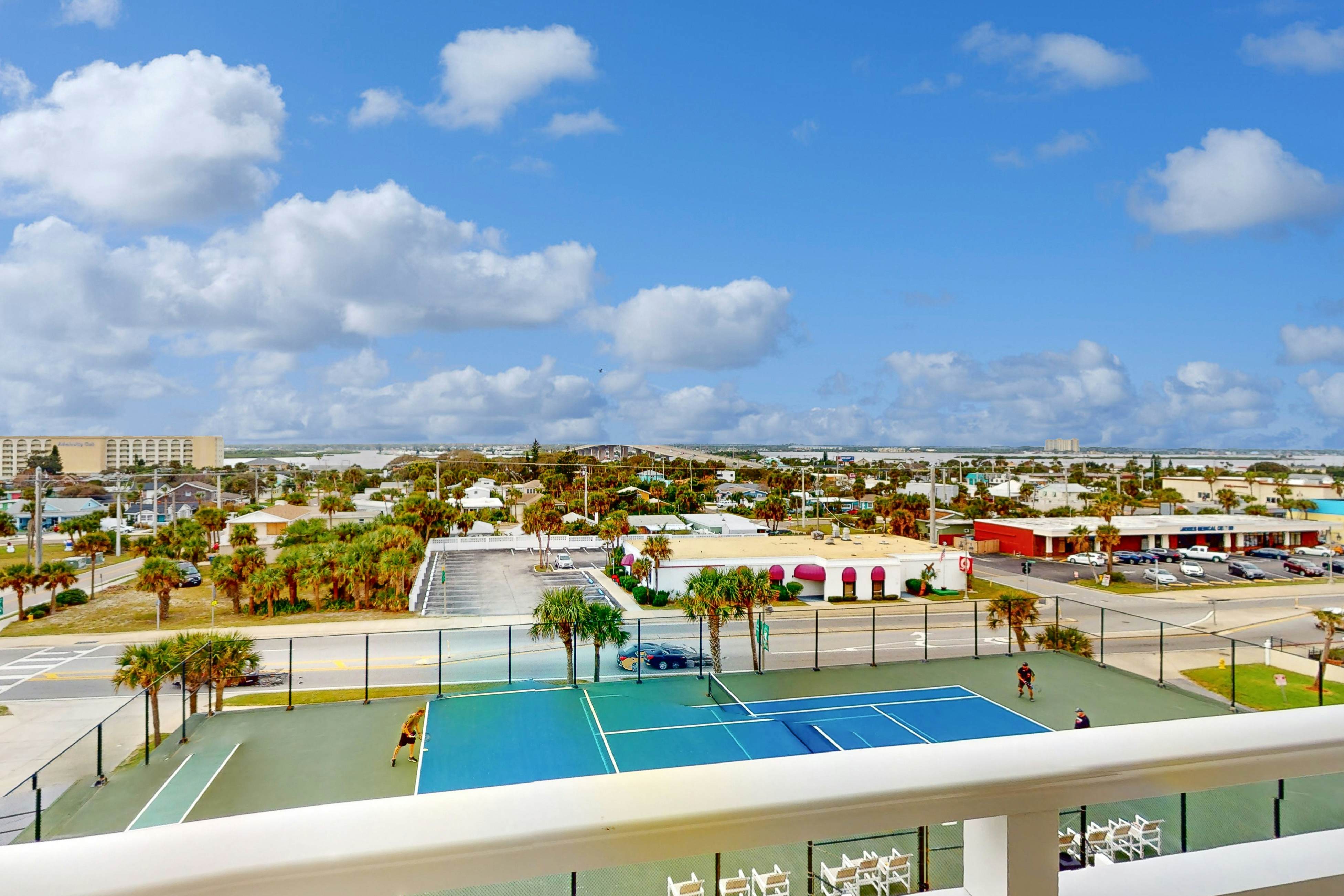 White Surf 606 - Paradise Cove