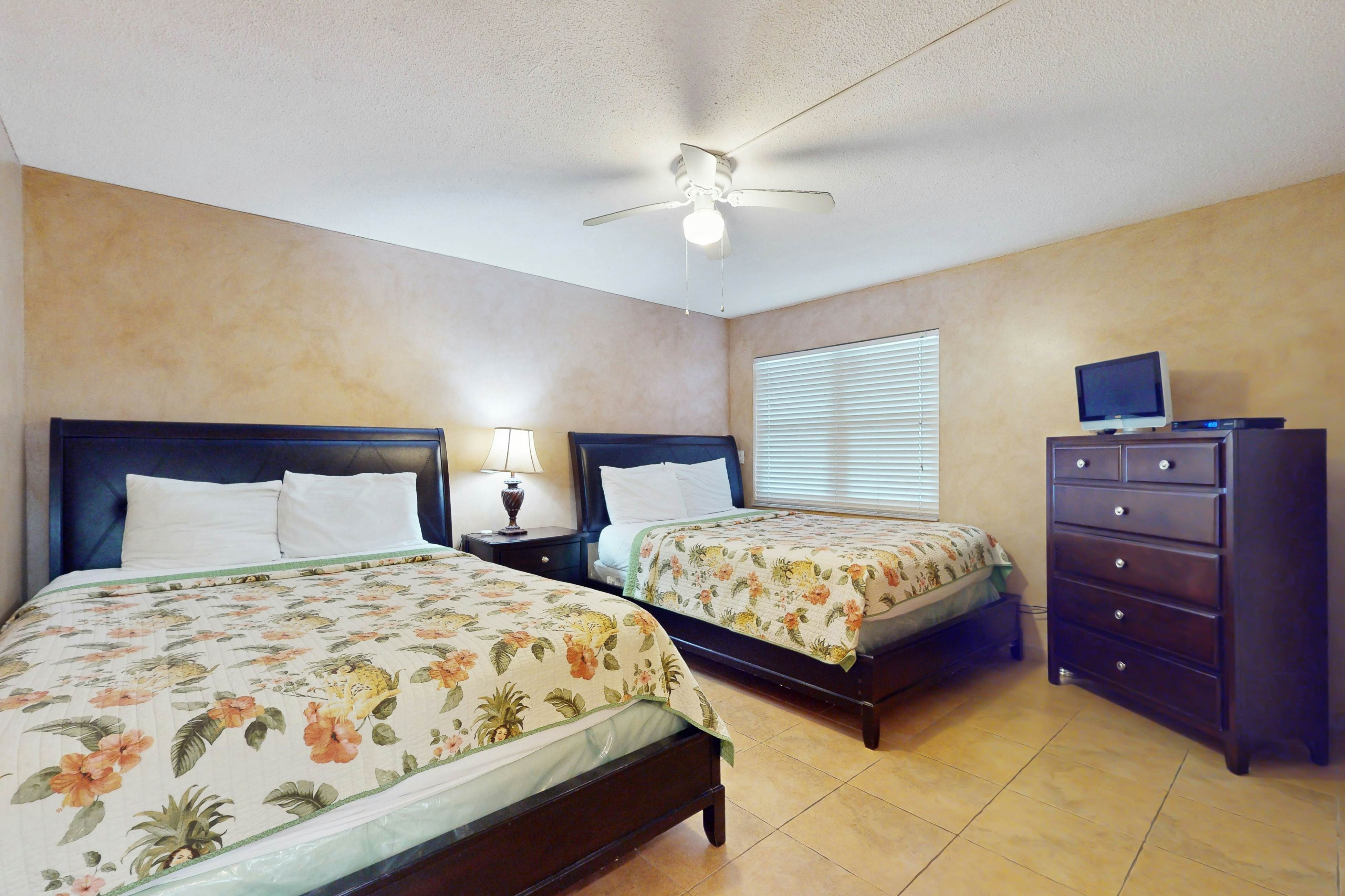 White Surf 606 - Paradise Cove