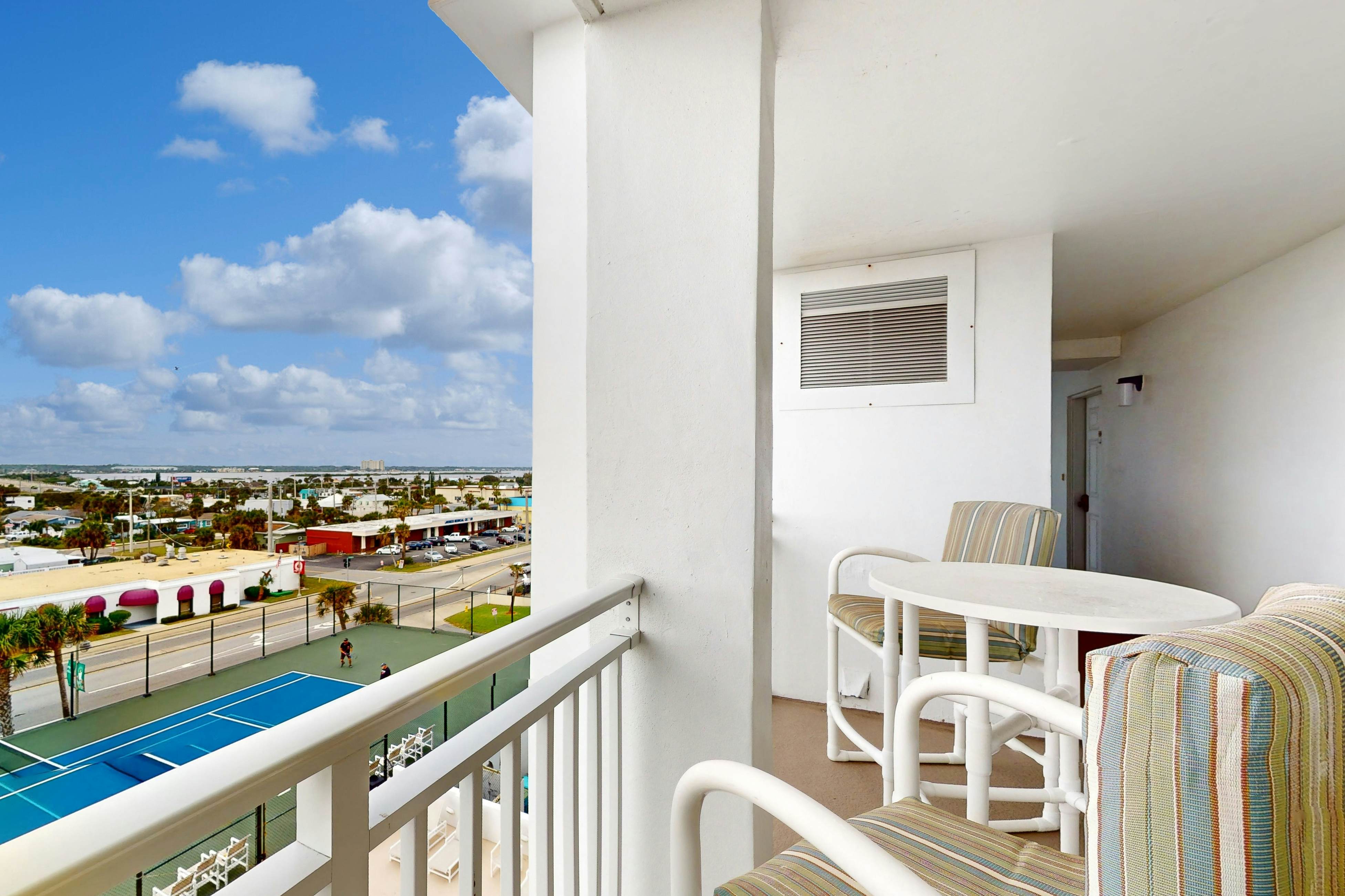 White Surf 606 - Paradise Cove