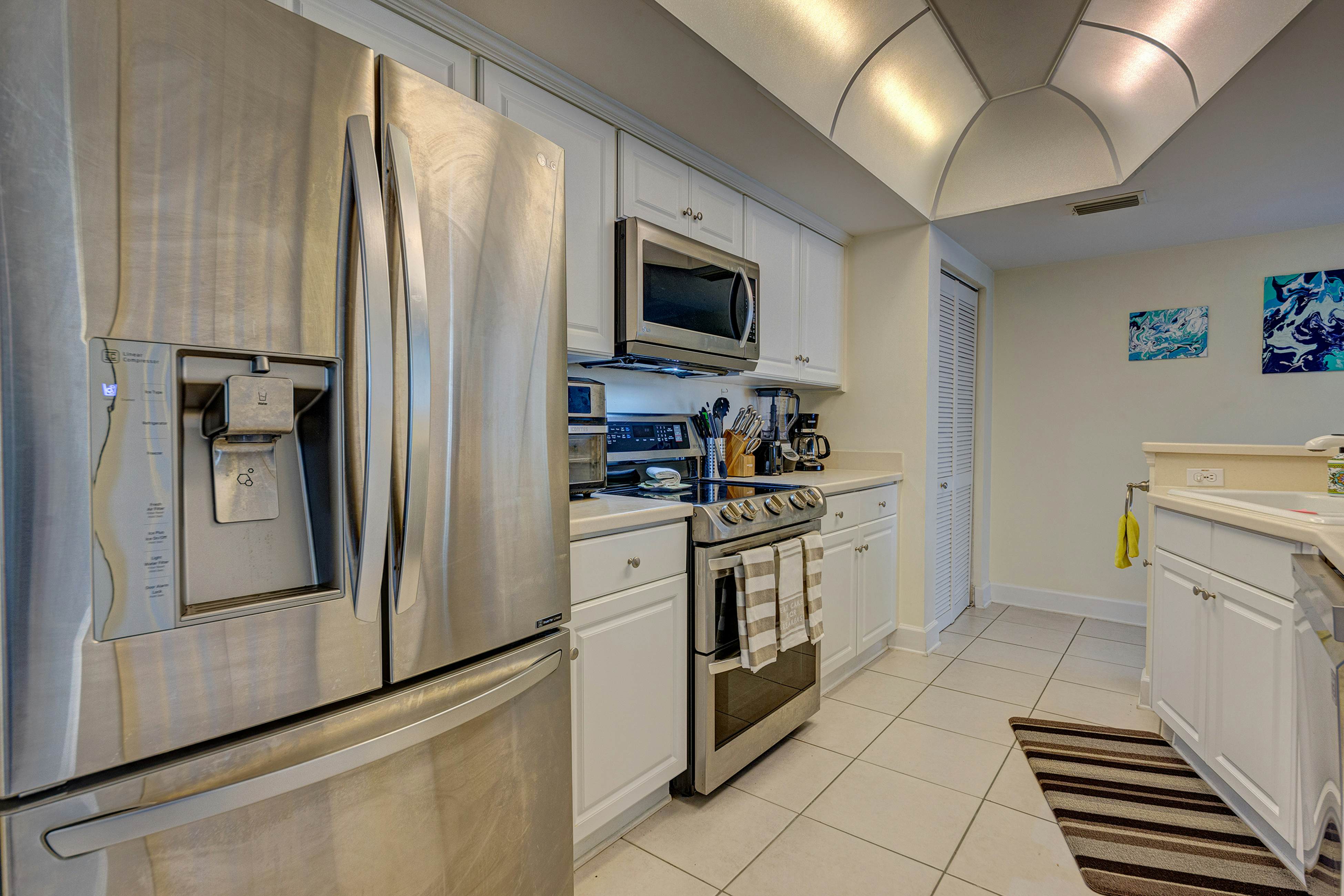 DiMucci Twin Towers 404 - Ocean Oasis