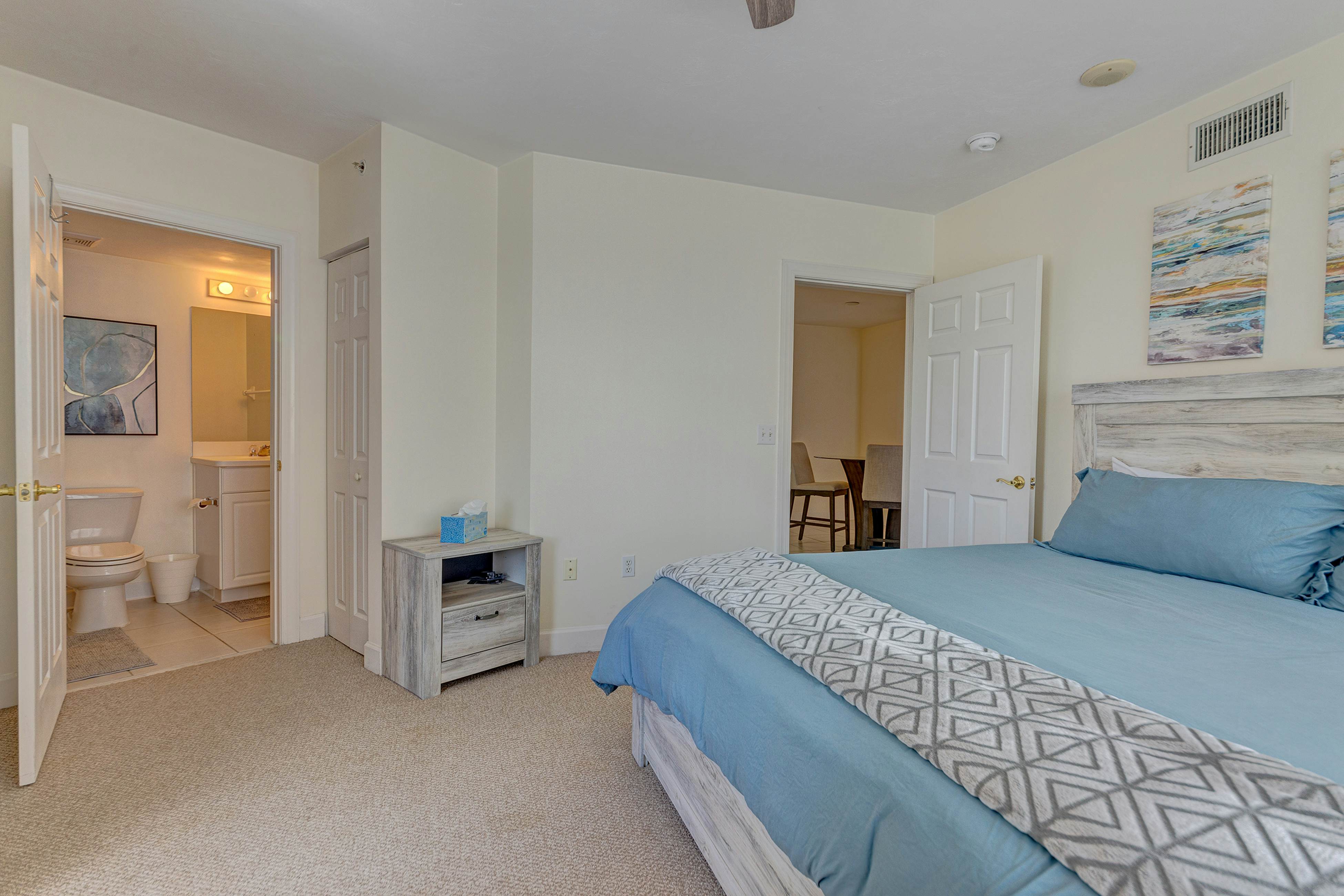 DiMucci Twin Towers 404 - Ocean Oasis