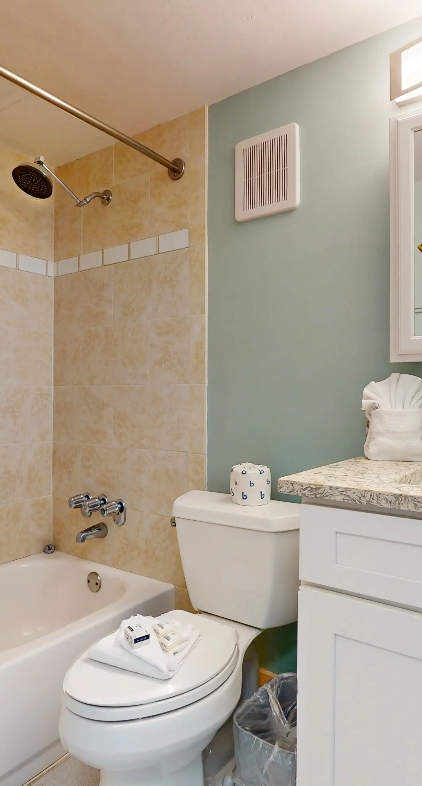 Harbour Beach Resort 401 - Daytona Beach Days