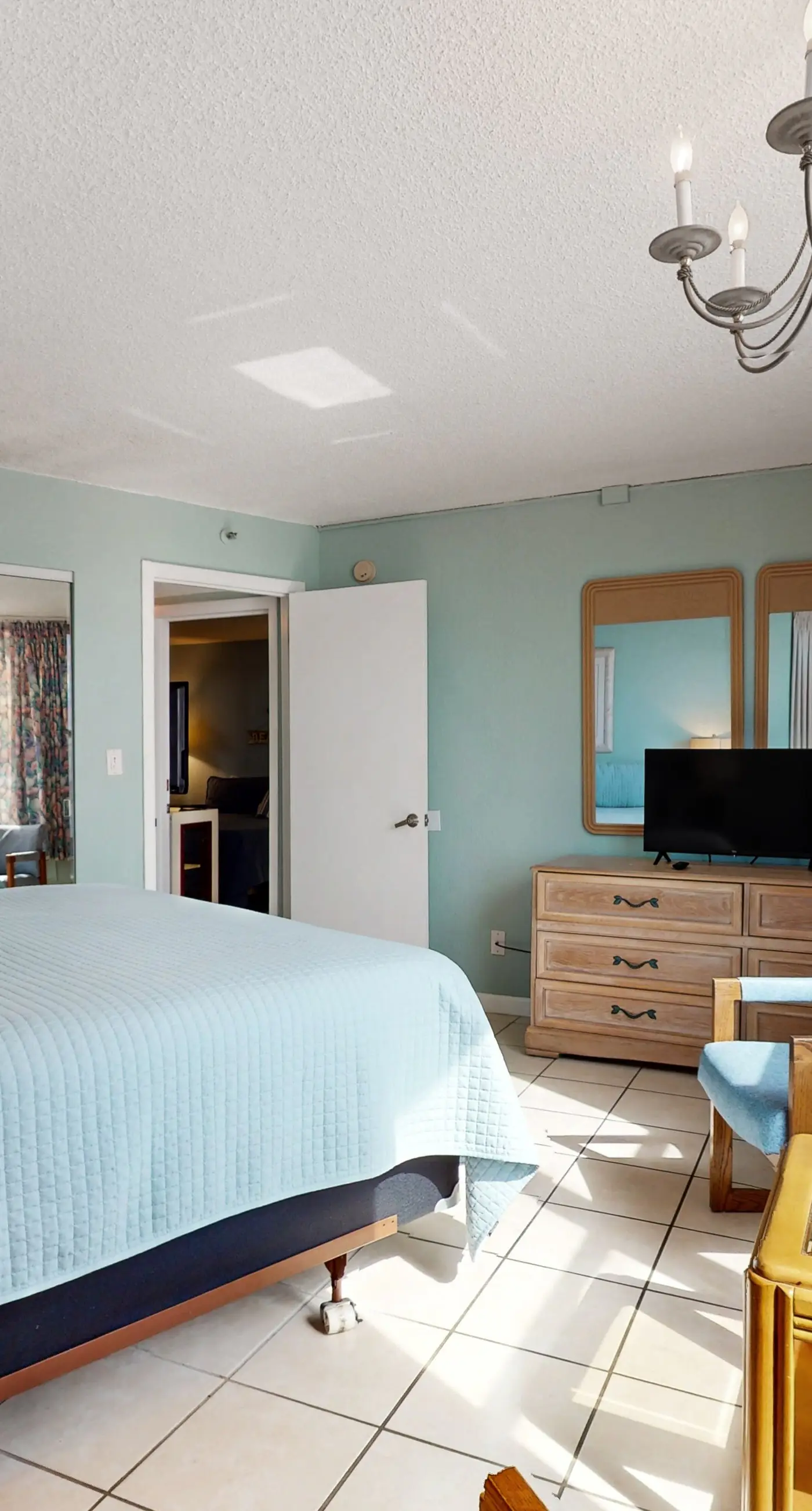 Harbour Beach Resort 401 - Daytona Beach Days