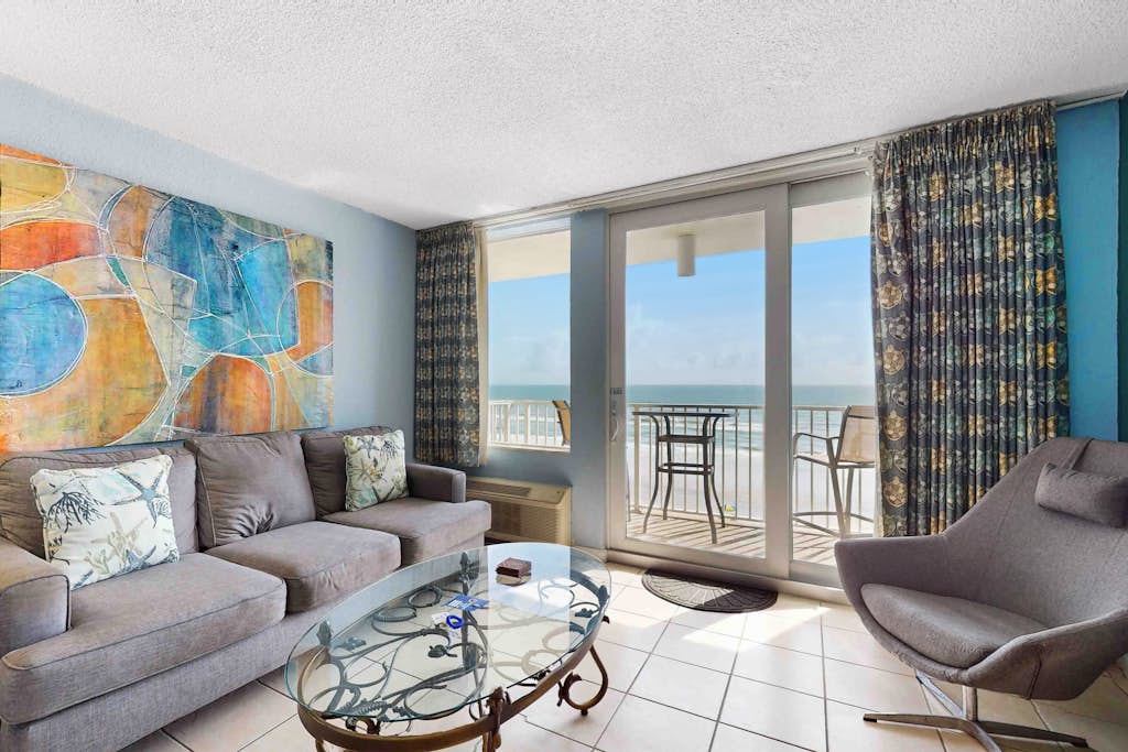 Oceanfront Balcony Condo w/ Pool, Full Kitchen & Sleeps 6 Comfortably