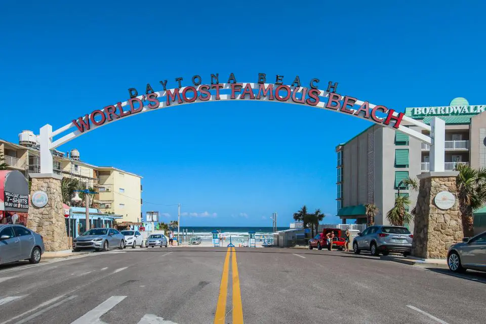 Harbour Beach Resort 401 - Daytona Beach Days