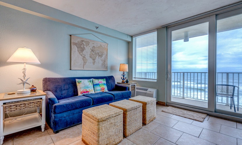 The Ocean Calls – Beachfront Studio w/ Balcony, Queen Bed & Walkable Fun