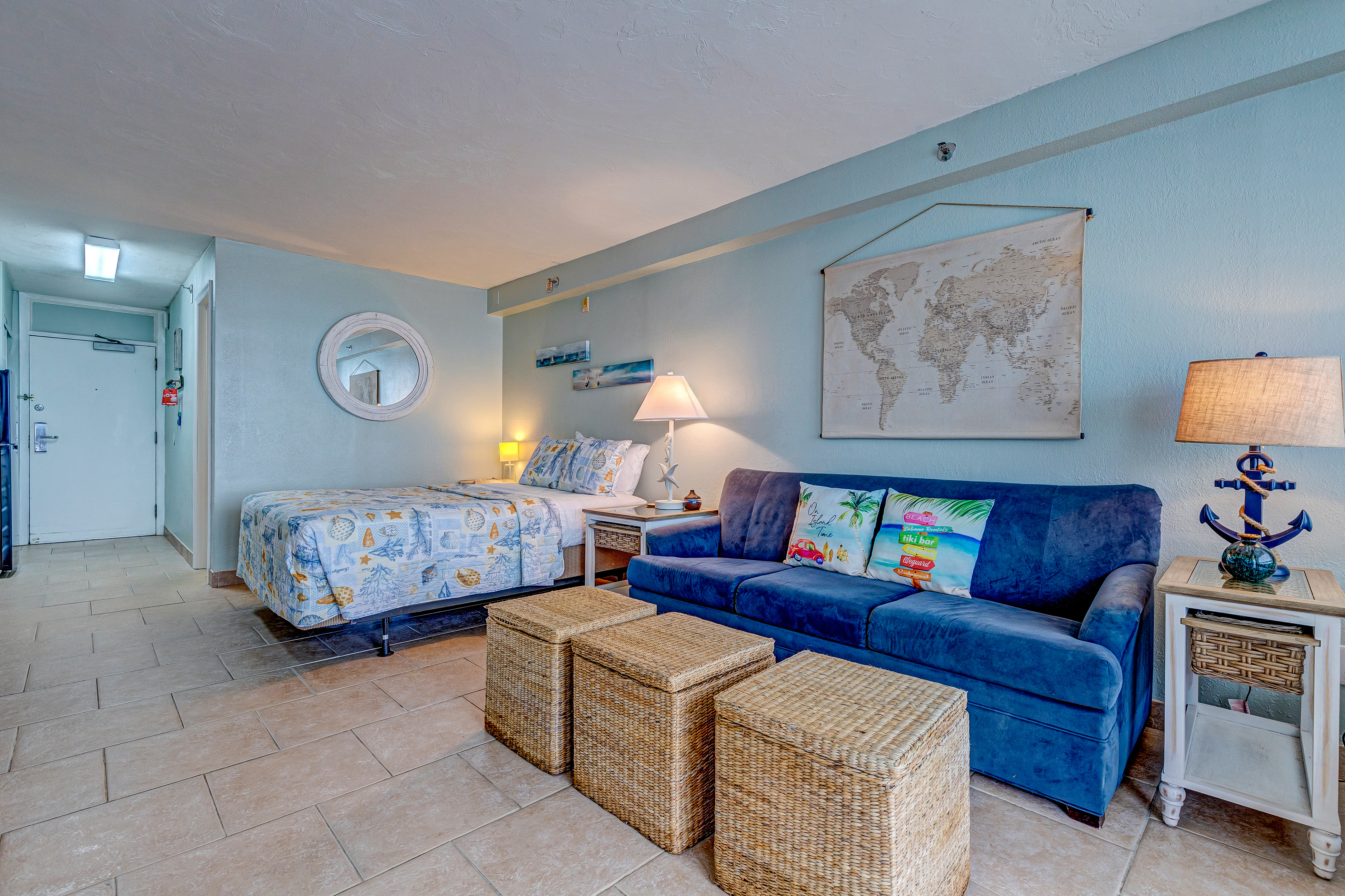 The Ocean Calls – Beachfront Studio w/ Balcony, Queen Bed & Walkable Fun