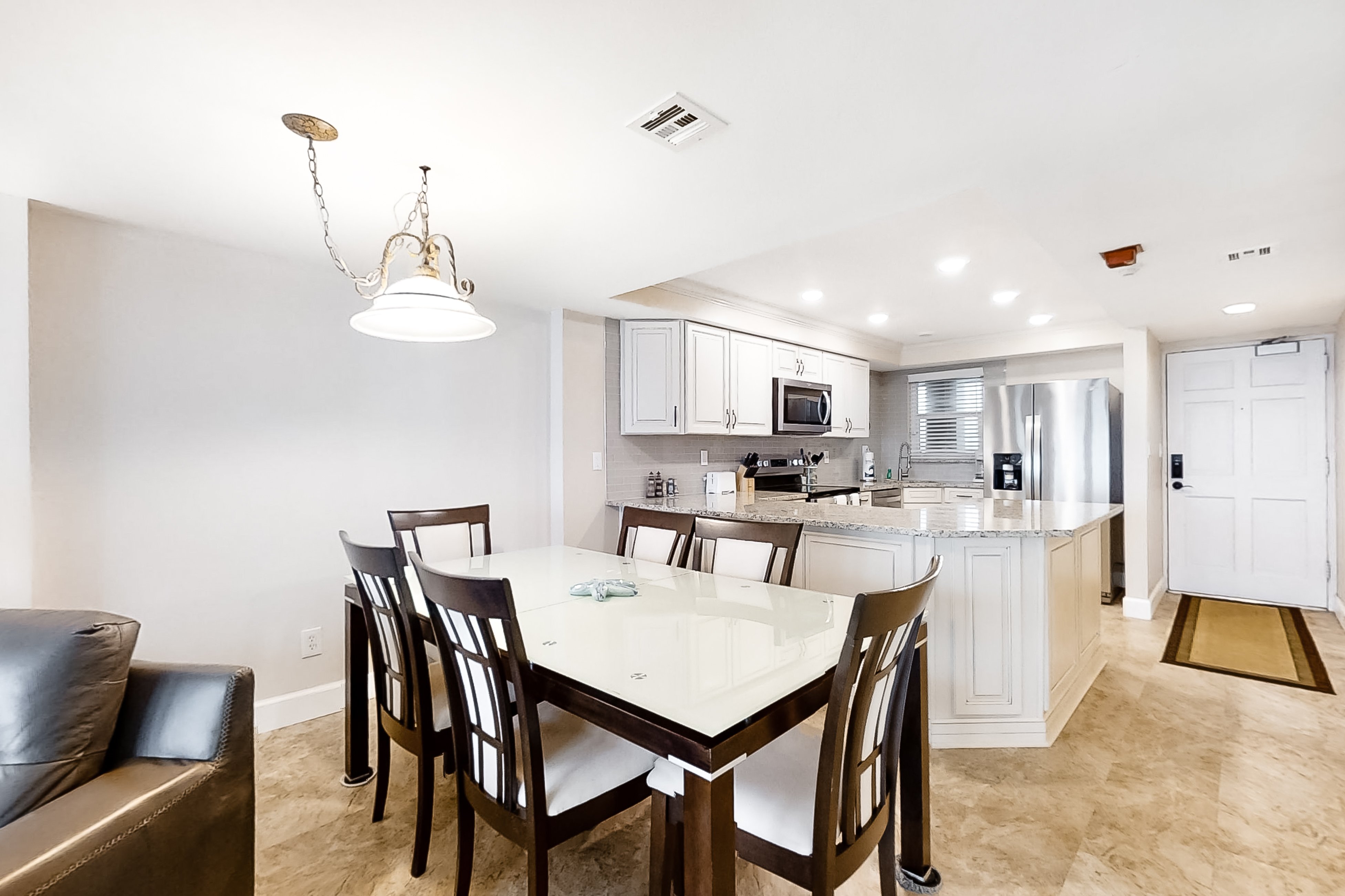 Ocean Views + Pool, Tennis & Balcony – Steps to Daytona Beach