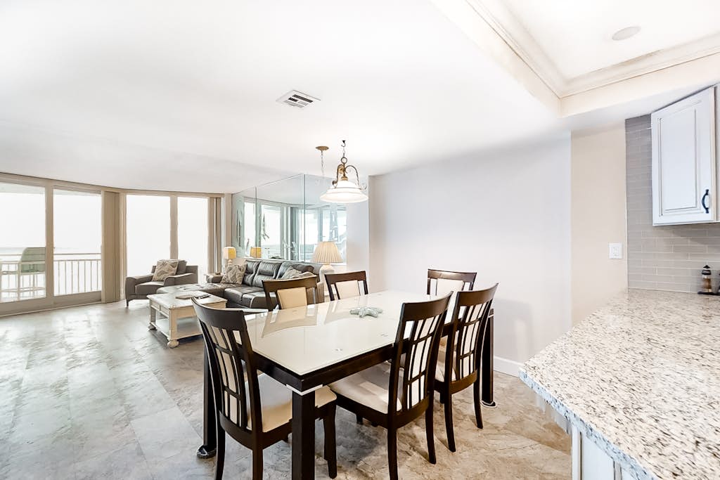 Ocean Views + Pool, Tennis & Balcony – Steps to Daytona Beach