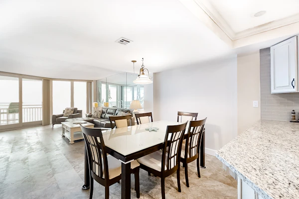 Ocean Views + Pool, Tennis & Balcony – Steps to Daytona Beach