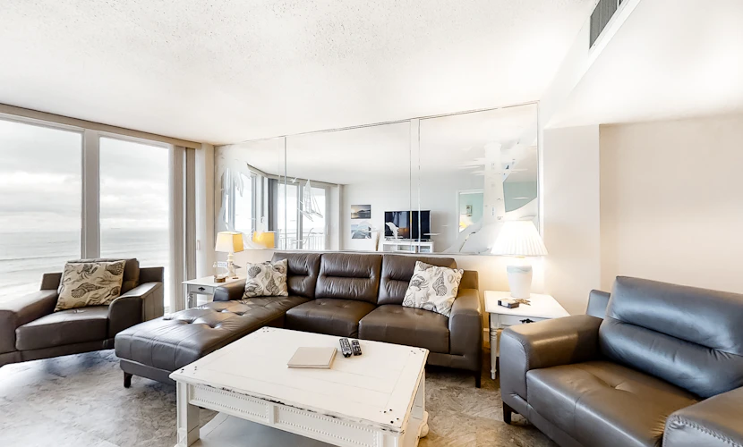 Ocean Views + Pool, Tennis & Balcony – Steps to Daytona Beach