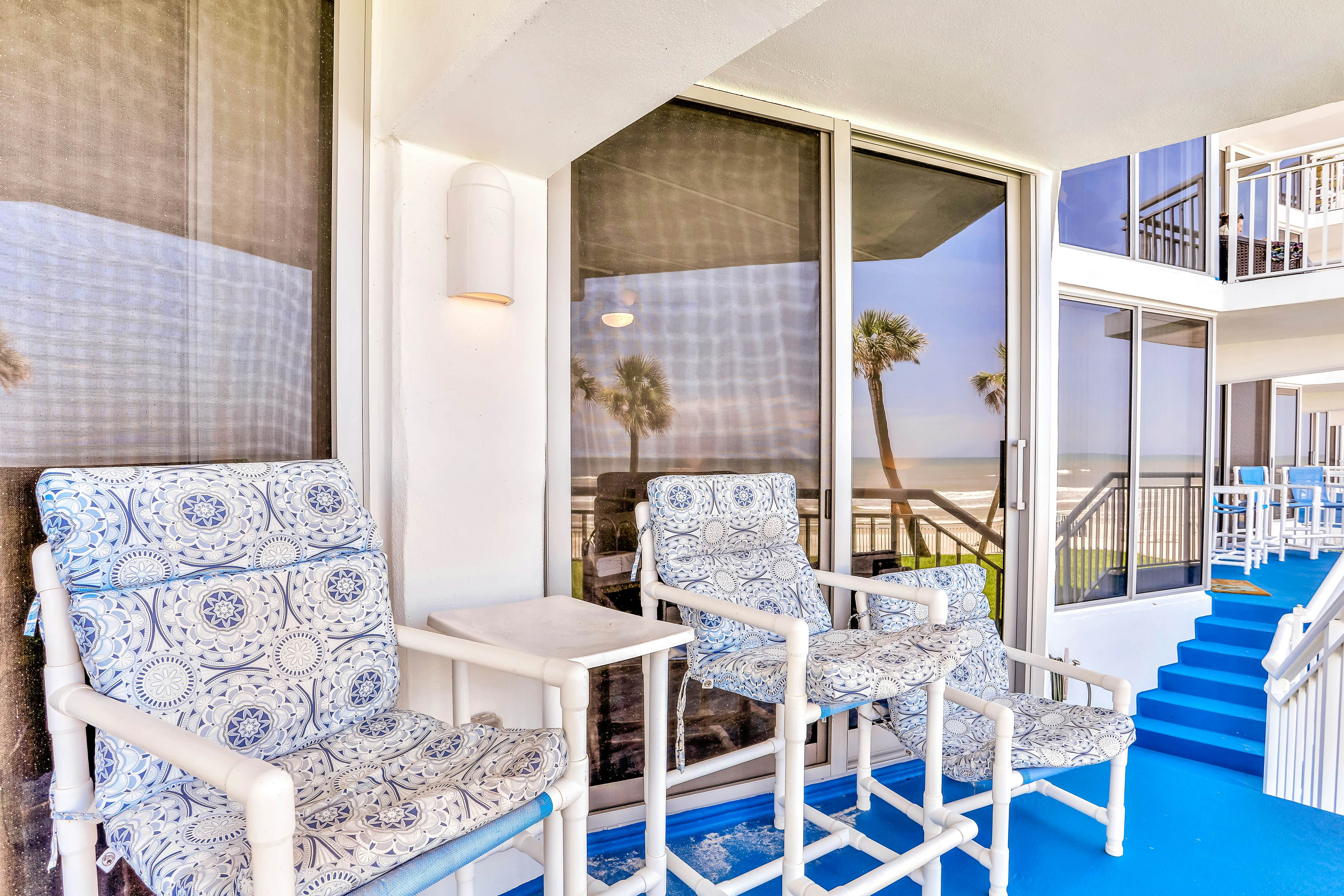 Surfside Club 109 - Blue Umbrella