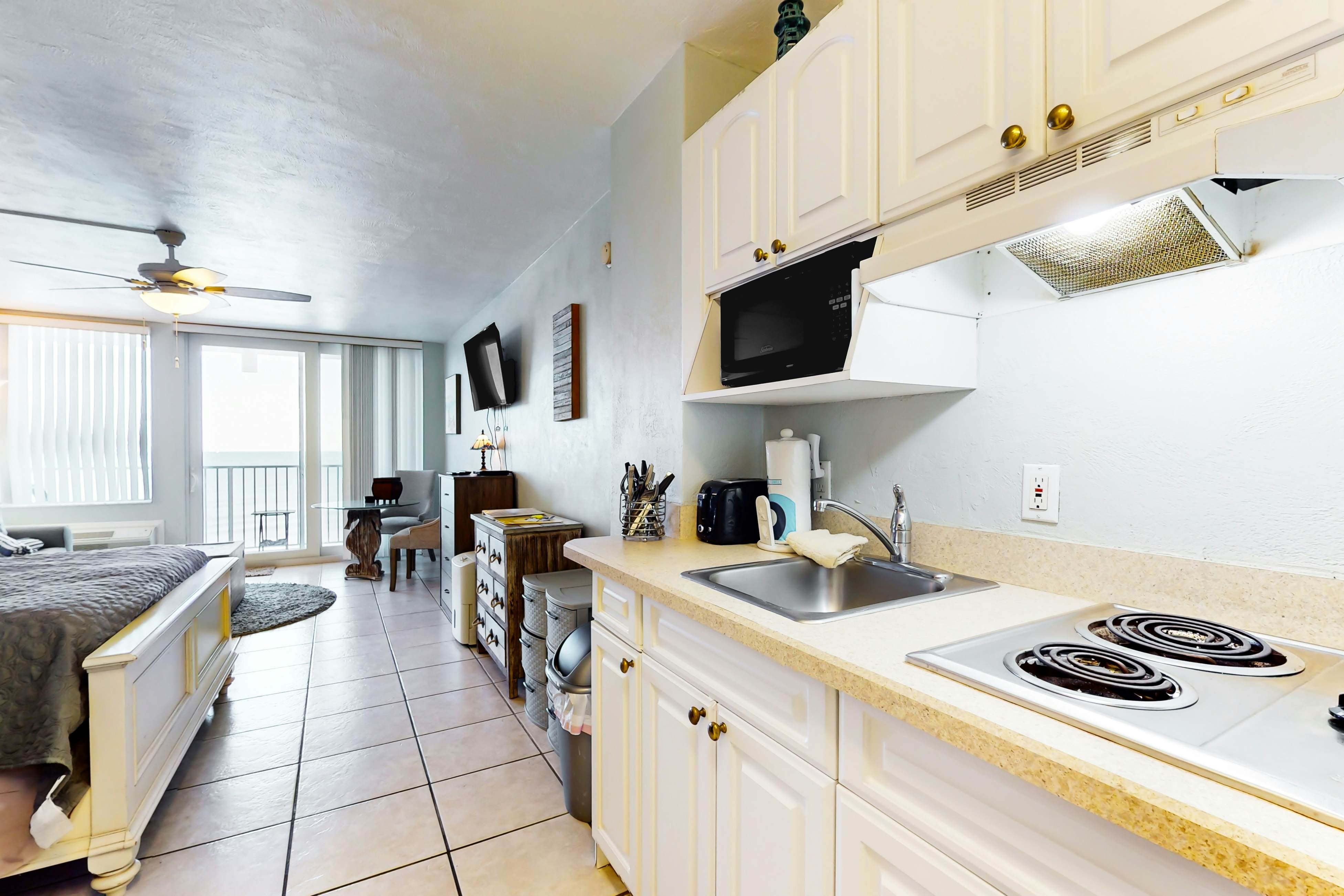 Harbour Beach Resort 404 - Daytona Delight