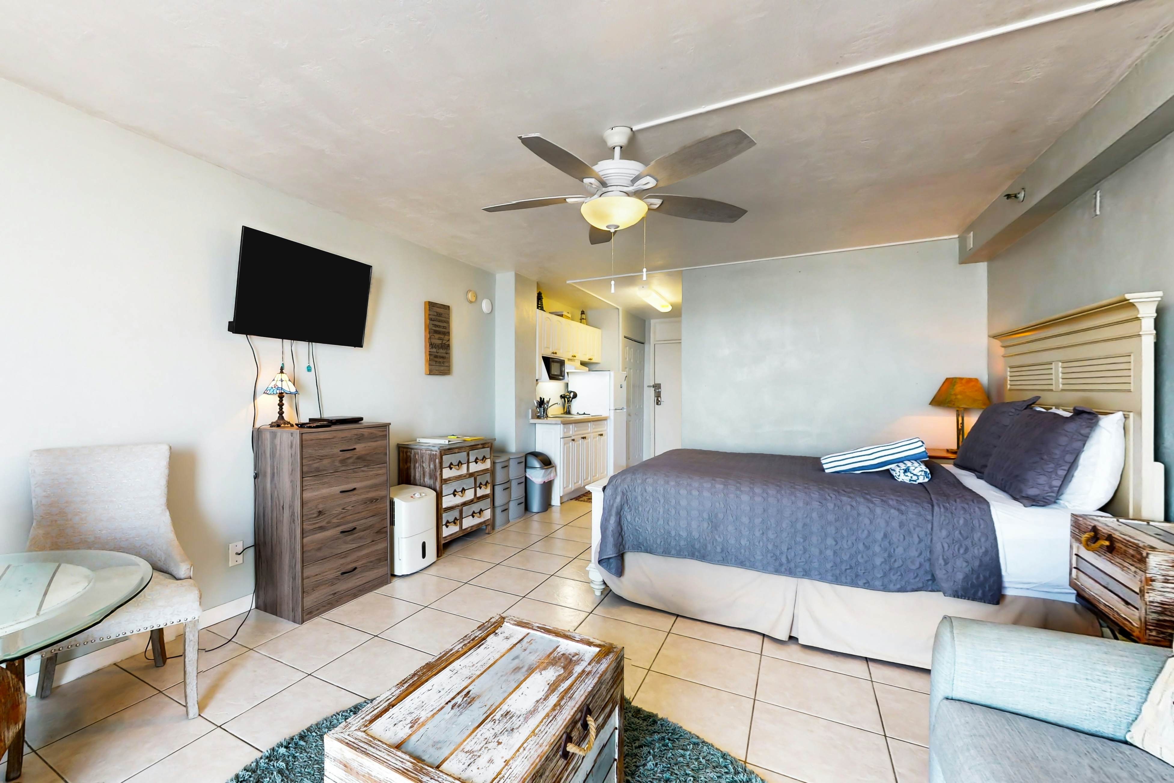 Harbour Beach Resort 404 - Daytona Delight