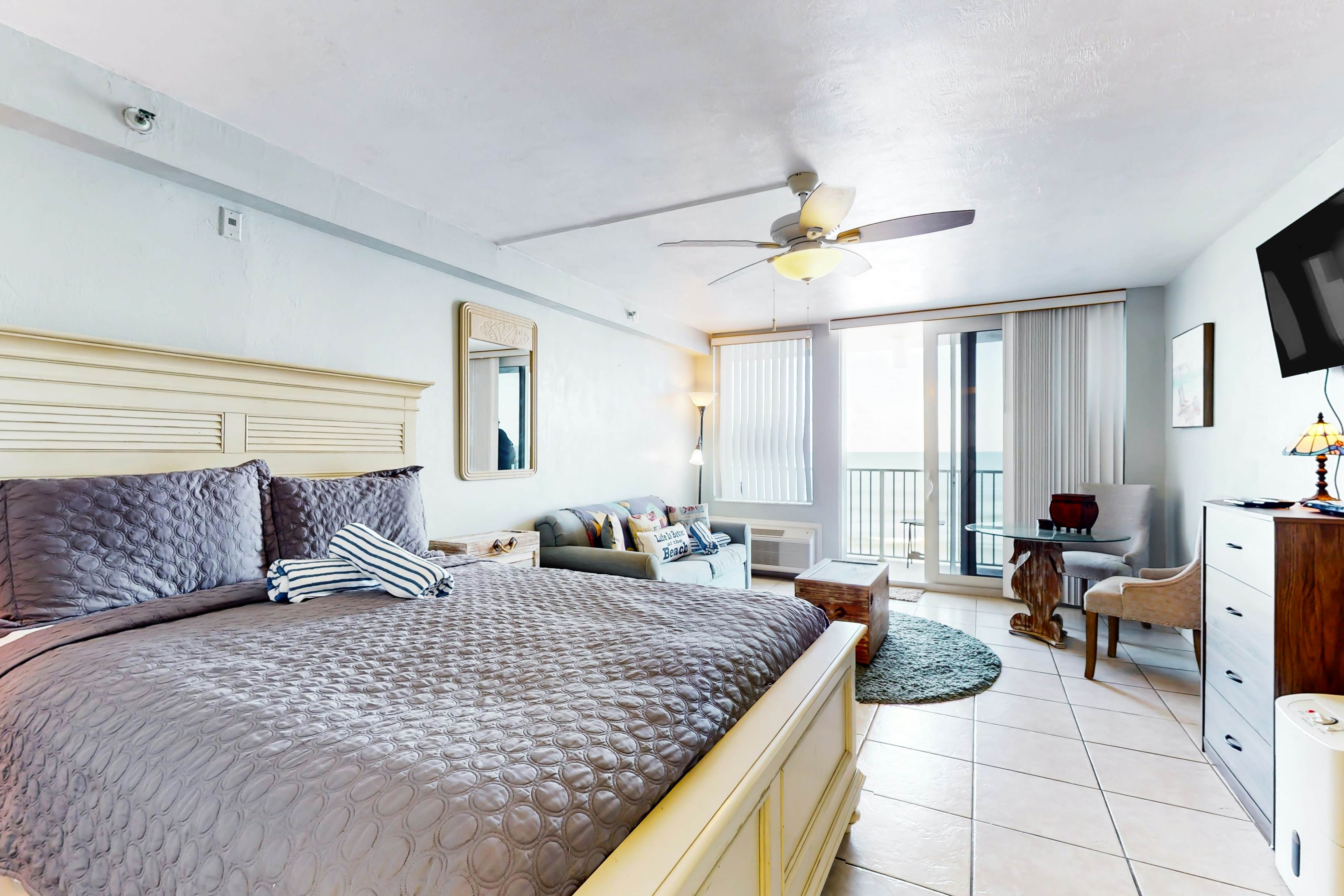 Harbour Beach Resort 404 - Daytona Delight