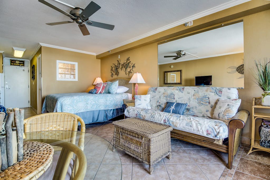 Oceanfront 4th-Floor Studio w/ Balcony, Pool & Walk to Boardwalk