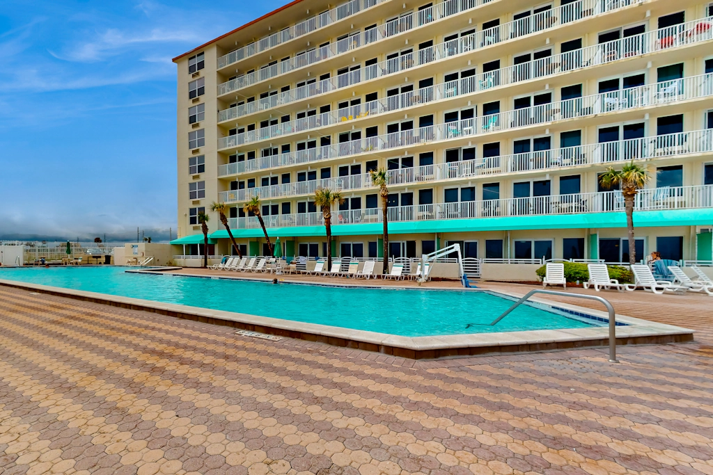 Harbour Beach Resort 808