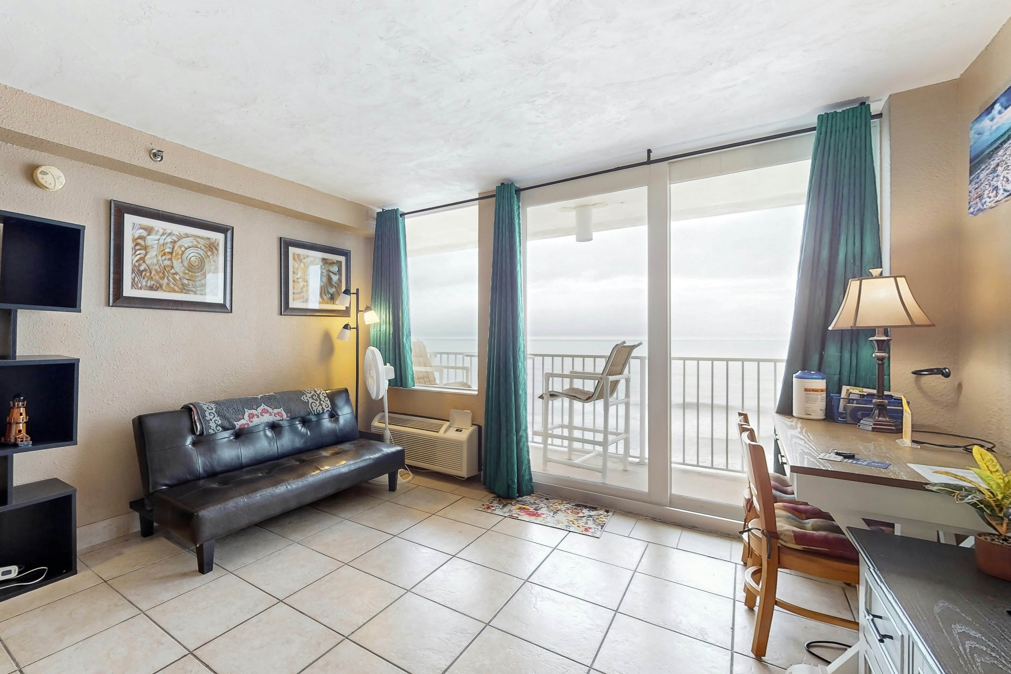 Harbour Beach Resort 808