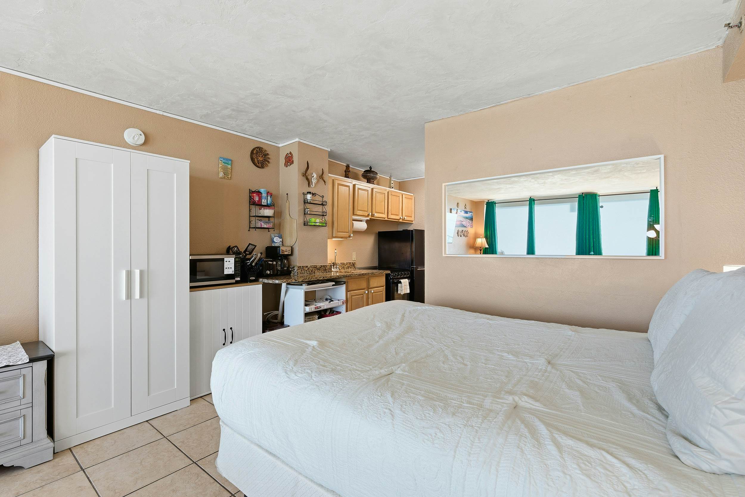 Harbour Beach Resort 808