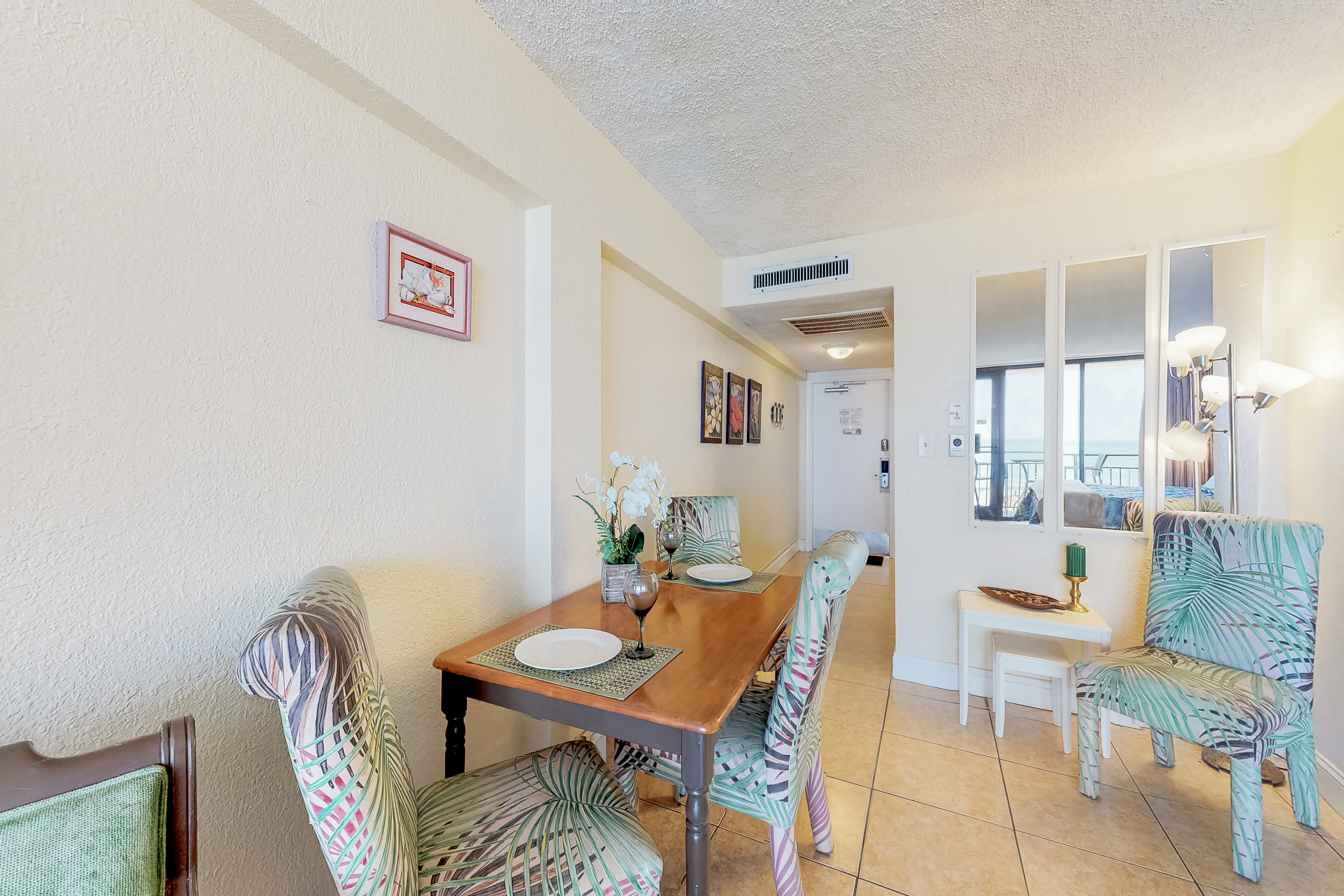 Oceanfront Studio w/ Sunrise Balcony, Pool & Beach Access