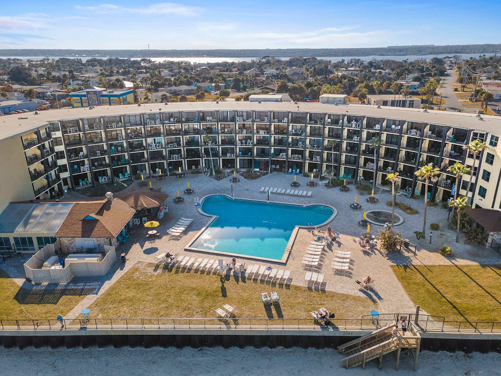 Oceanfront Studio w/ Sunrise Balcony, Pool & Beach Access
